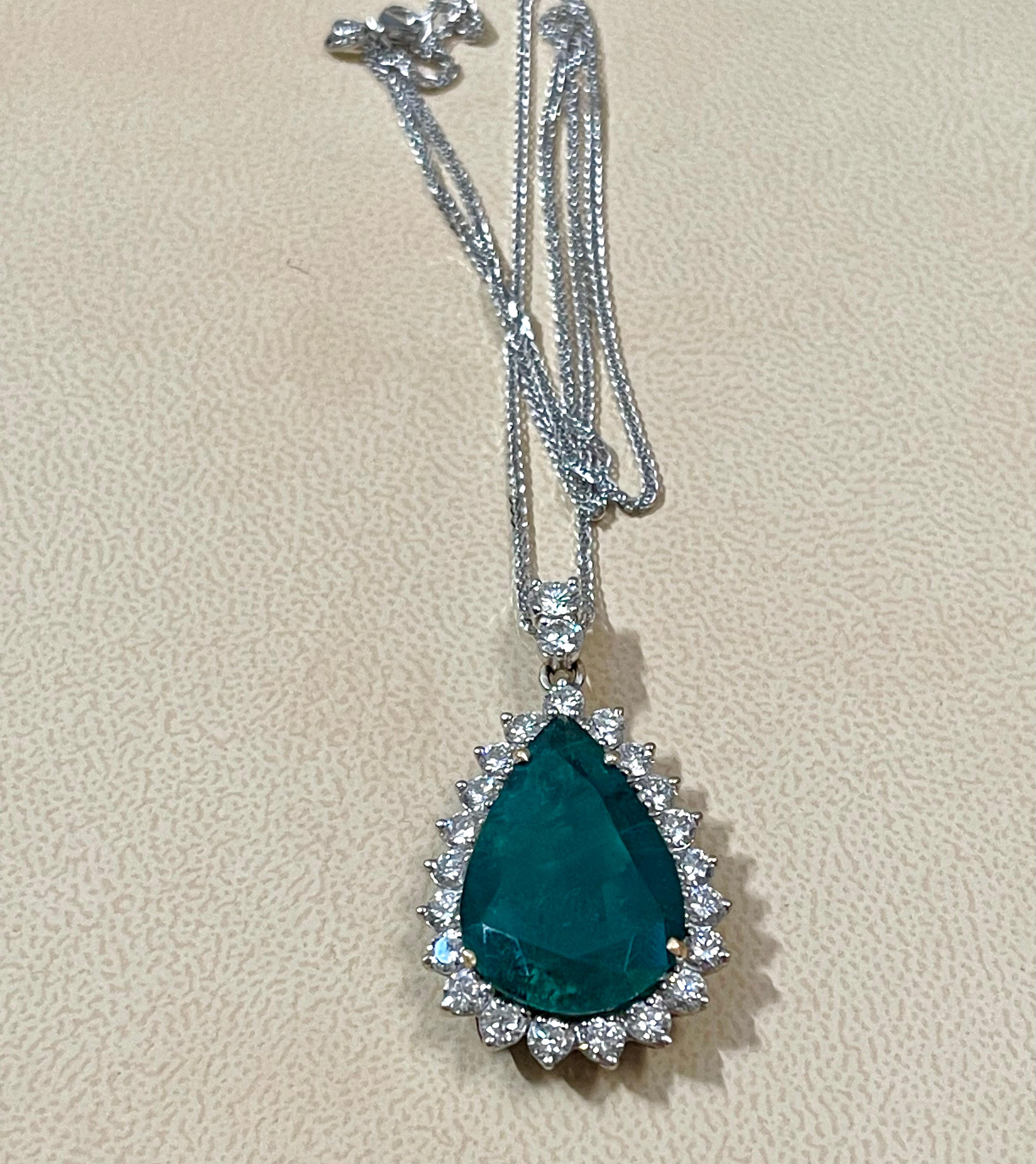 Pear Cut 15 Ct Pear Hydro Emerald & 4 Ct Diamond Pendent/Necklace 18 Kt White Gold For Sale