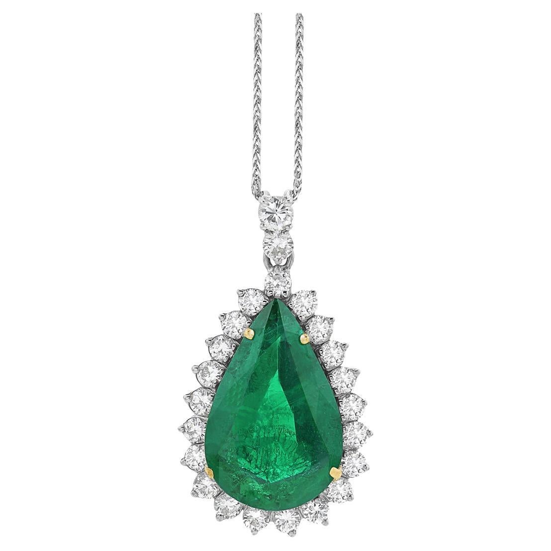 15 Ct Pear Hydro Emerald & 4 Ct Diamond Pendent/Necklace 18 Kt White Gold For Sale