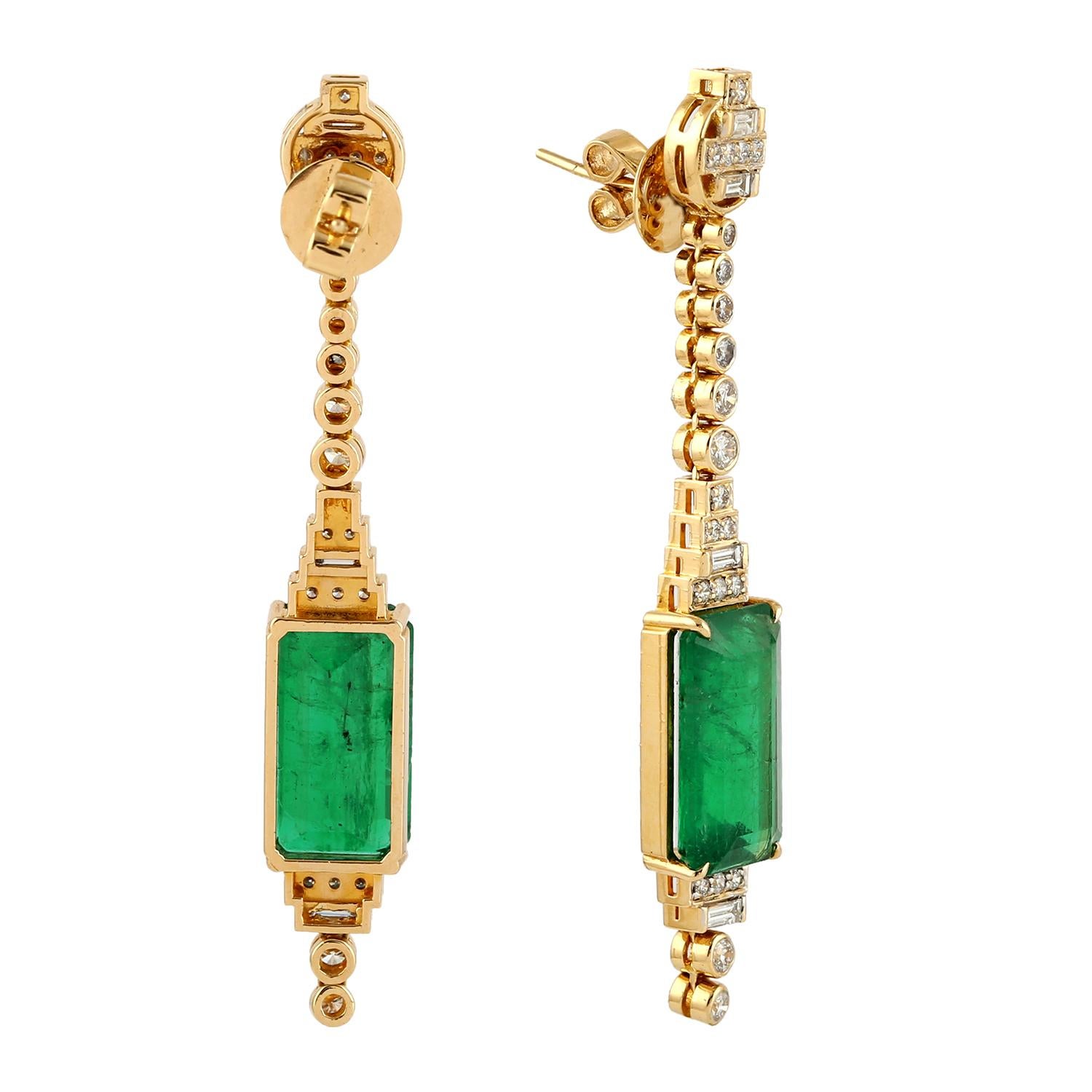 Contemporary 15 Cts. Long Zambian Emerald Octogen Pair Earrings in 18k Yellow Gold For Sale