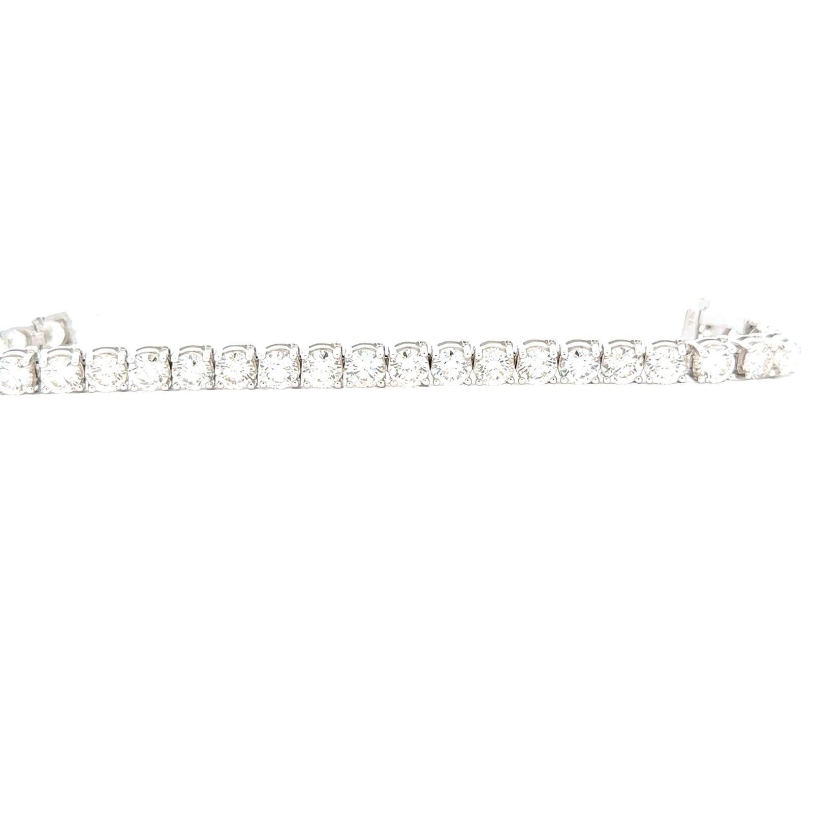 Modern 15 CTTW Round Brilliant Cut Diamond 14 Karat White Gold Tennis Bracelet For Sale
