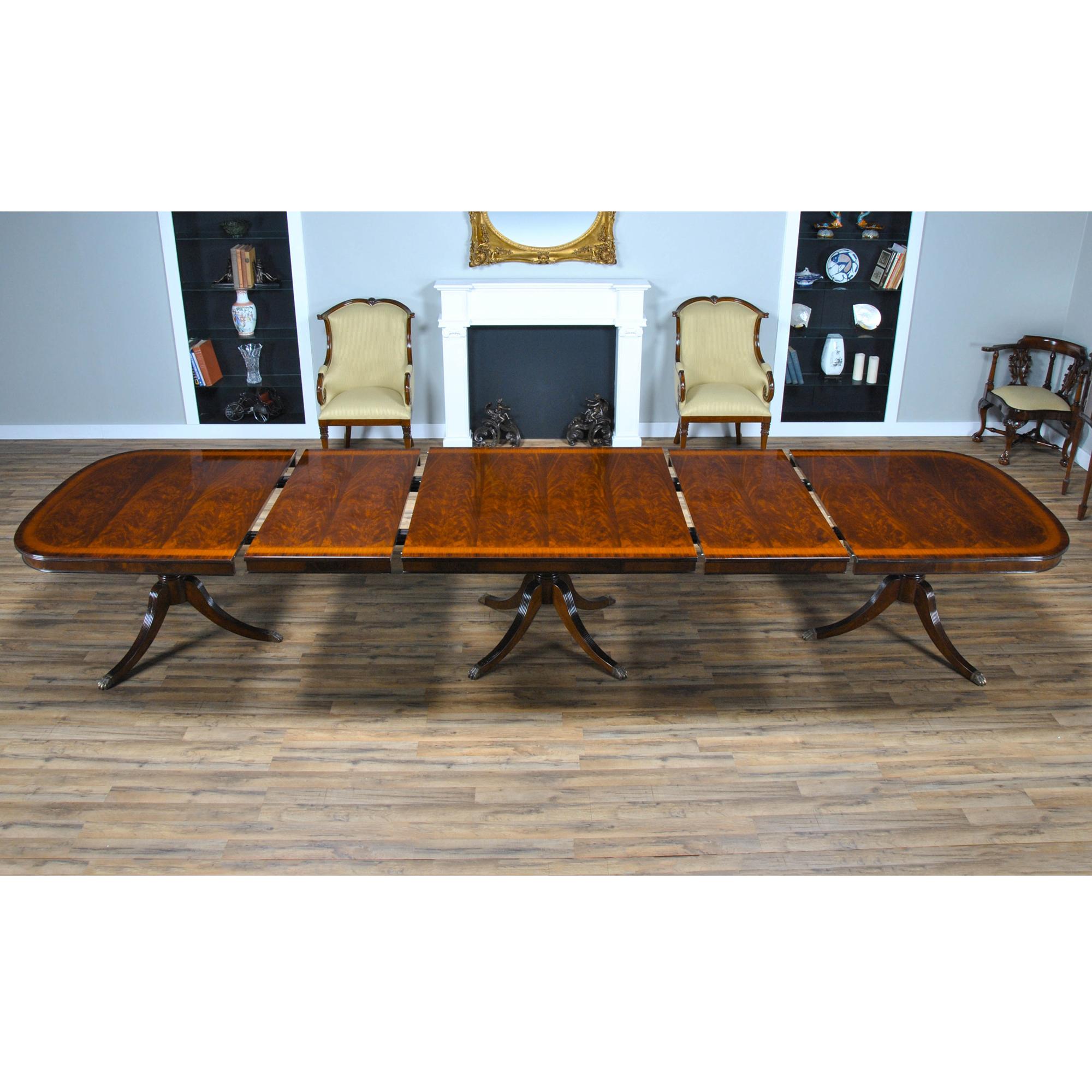 15 Foot Mahogany Dining Table In New Condition For Sale In Annville, PA