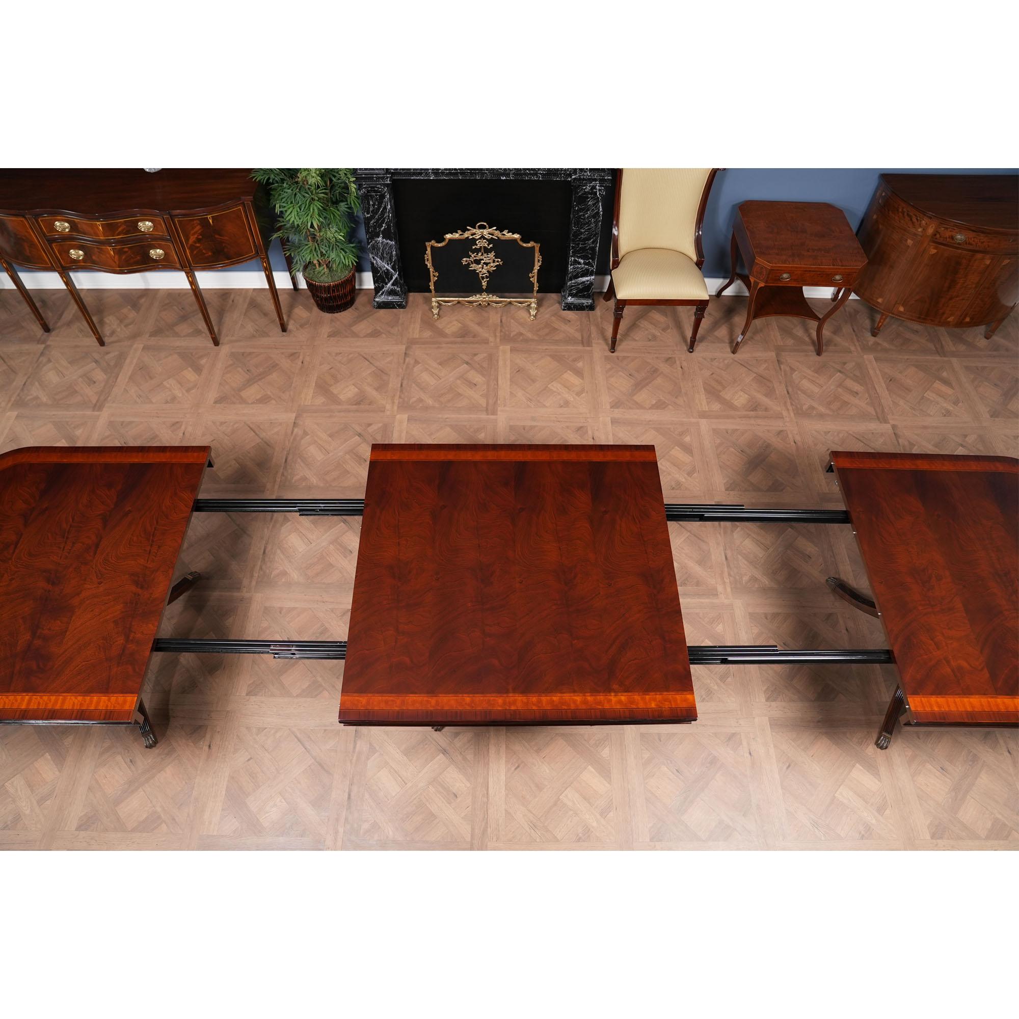 Table à manger en acajou de 15 pieds en vente 1