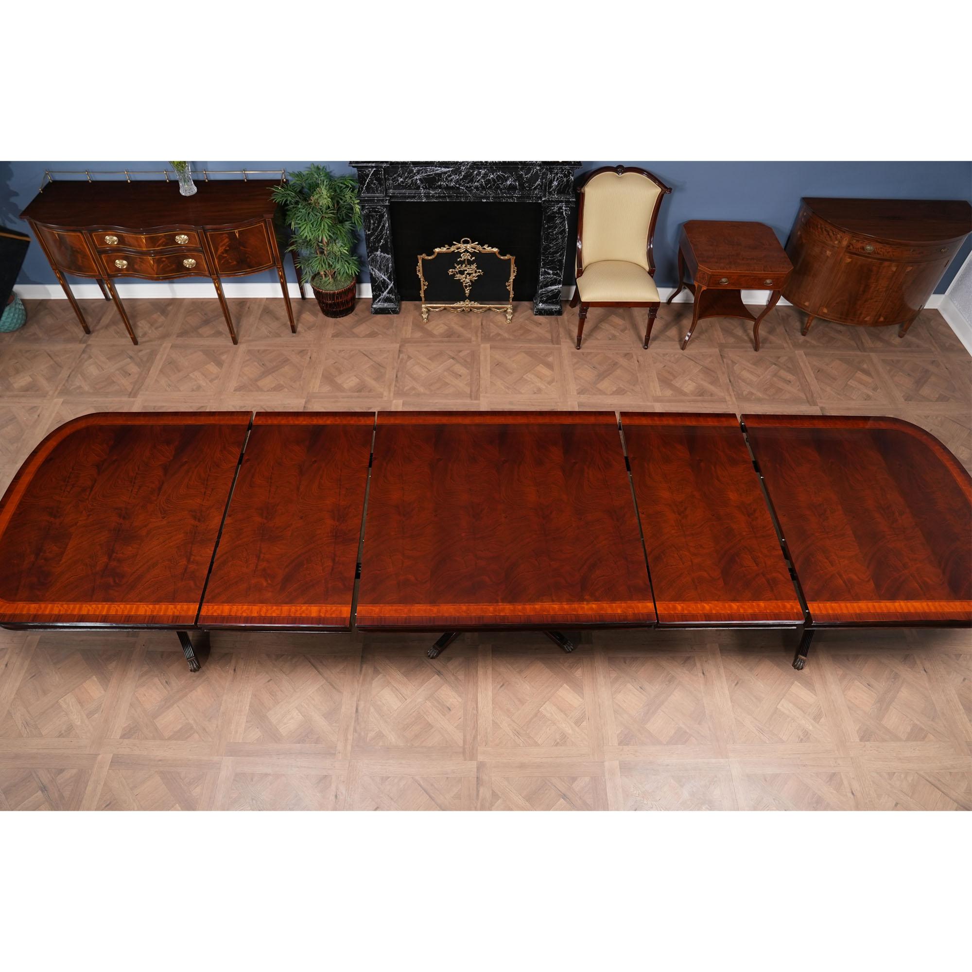 Table à manger en acajou de 15 pieds en vente 2