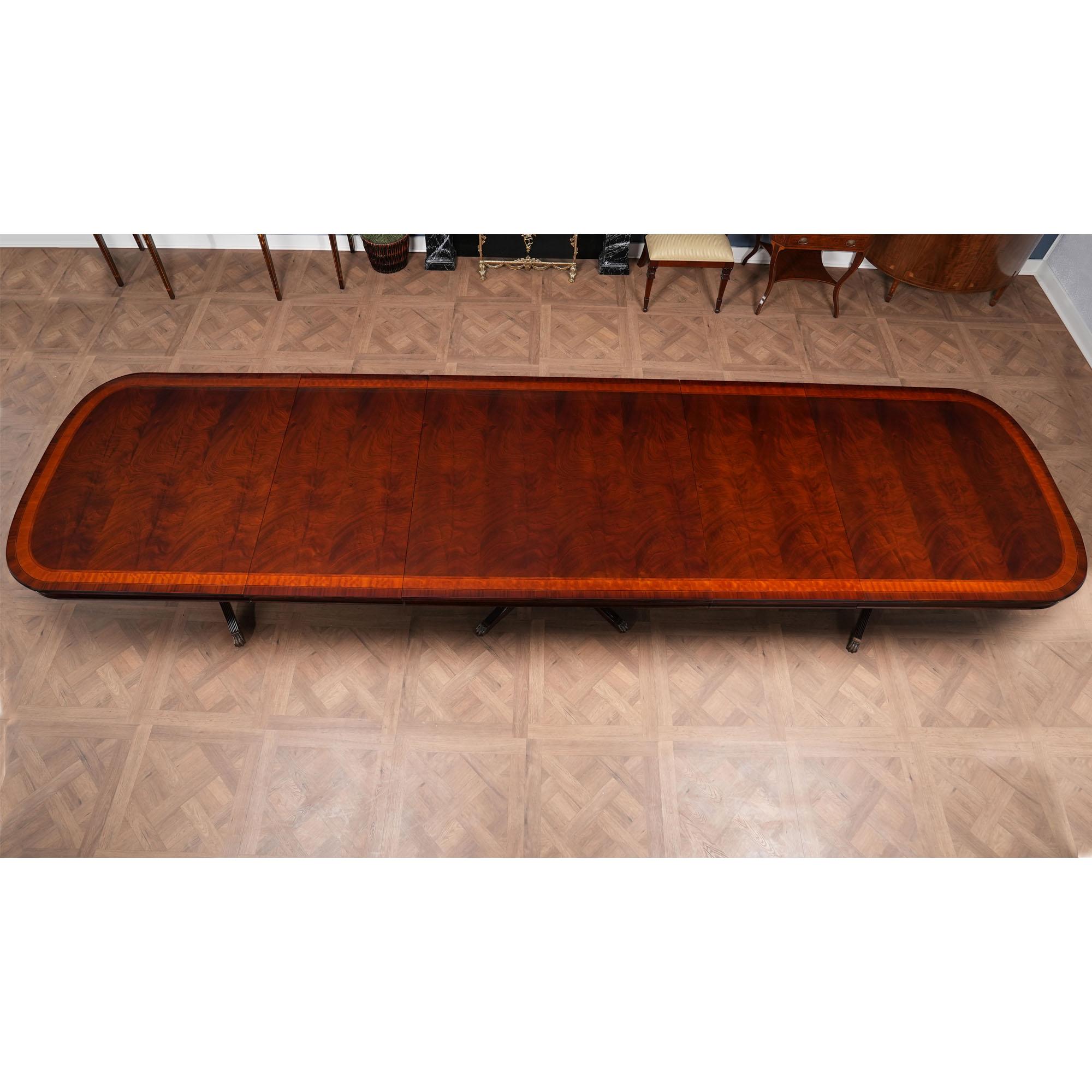 Table à manger en acajou de 15 pieds en vente 3