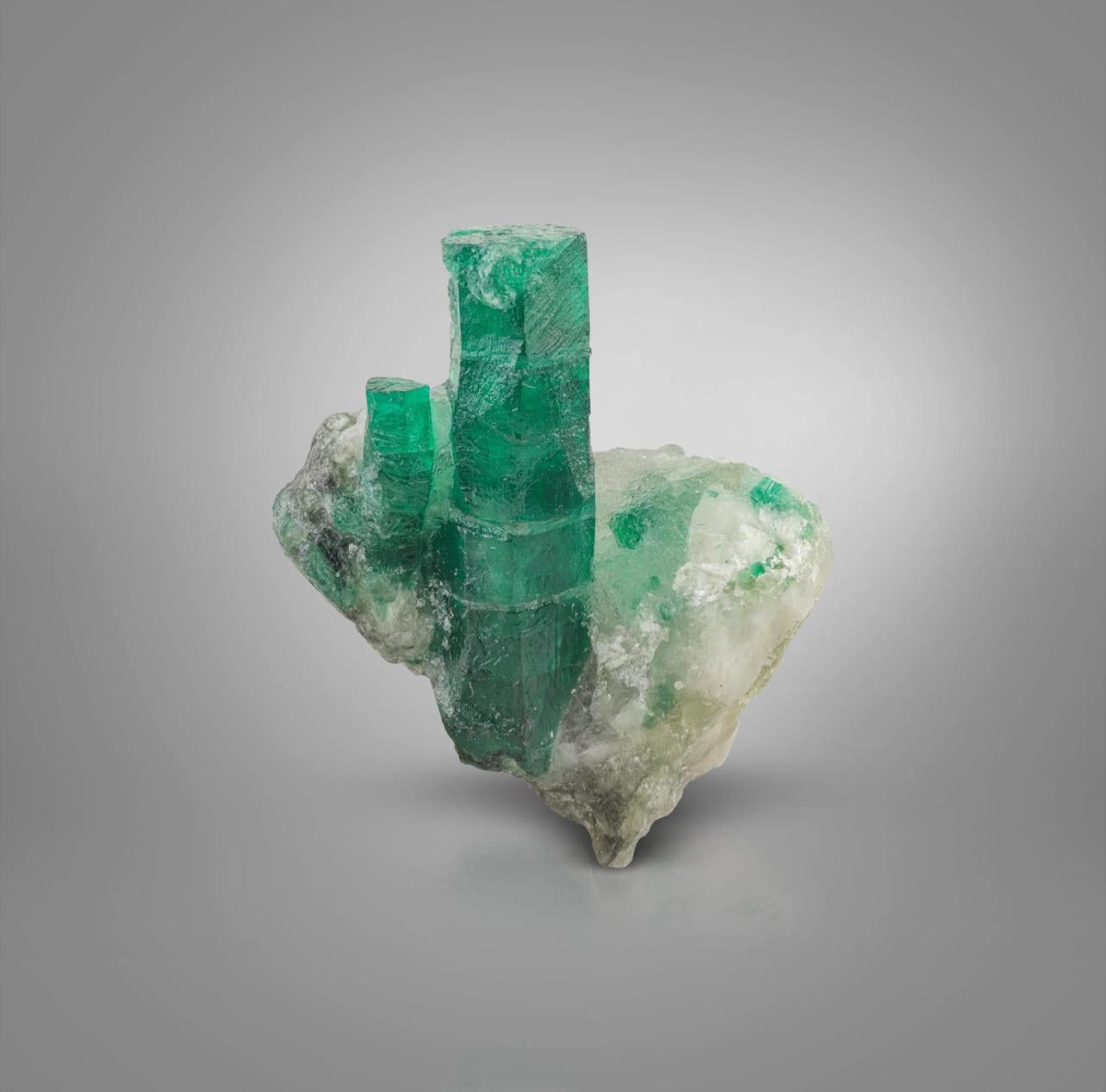 Información sobre el producto:

Tipo de espécimen: Cristales de esmeralda sobre matriz

Peso: 15 gramos

Dimensiones: Alto: 3,8 x Ancho: 3 x Fondo: 1,5 cm 

Origen: Pakistán

Tratamiento: Ninguno

Descripción:

Este exquisito ejemplar presenta