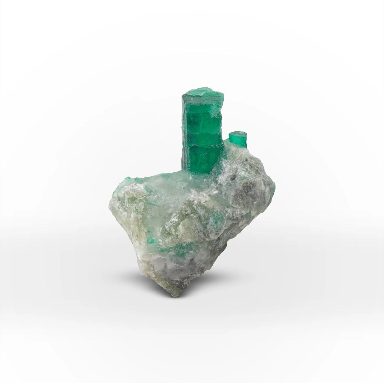 15 gramos de cristales de esmeralda verde vivo sobre matriz blanca procedentes de Pakistán Pakistaní en venta