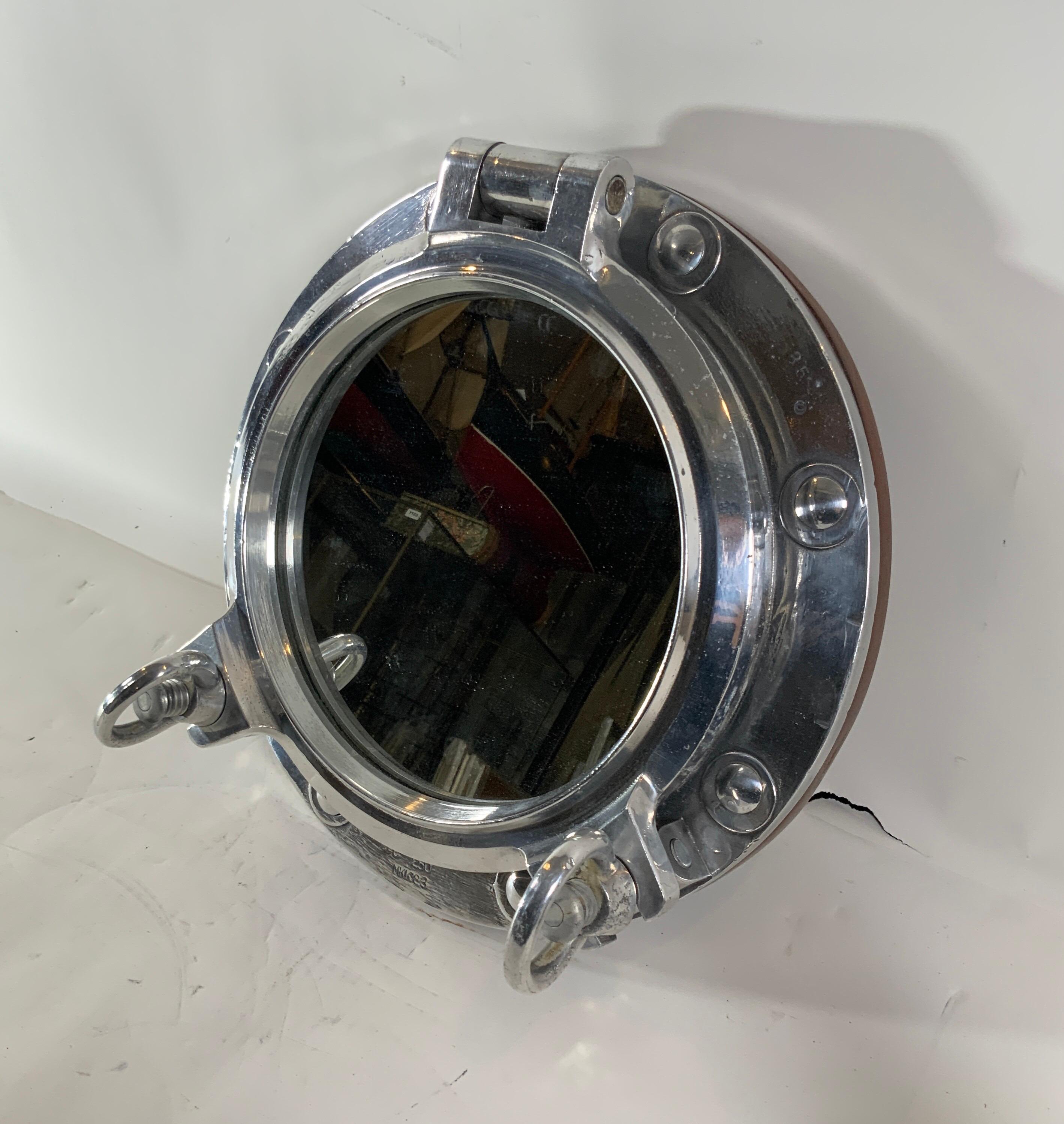 Porthole-Spiegel eines Schiffes aus Aluminium im Zustand „Gut“ im Angebot in Norwell, MA