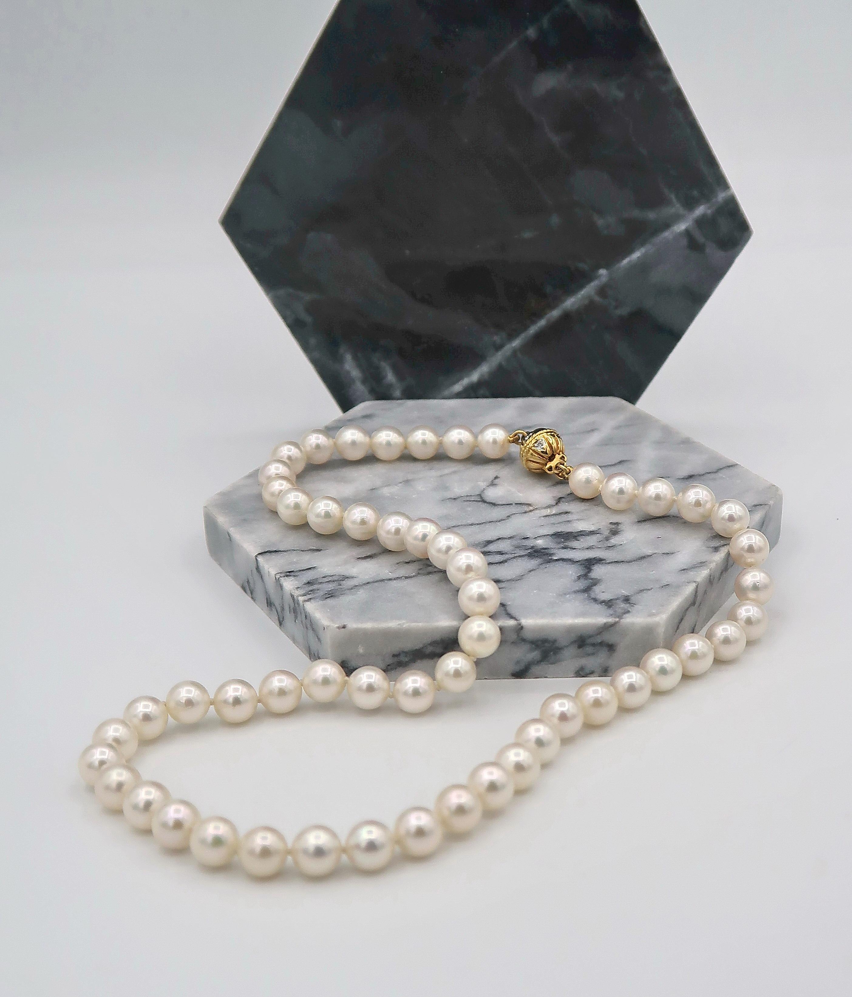 15-Inch Japanese Cultured Akoya Pearl Necklace w/ Diamond 18K Yellow Gold Clasp

Pearl: Japanese Cultured Akoya Pearl, approx. 6.5 mm
Gold: 18K Yellow Gold, 2.8 g
Diamond: 0.04 ct

Length: 15 inches