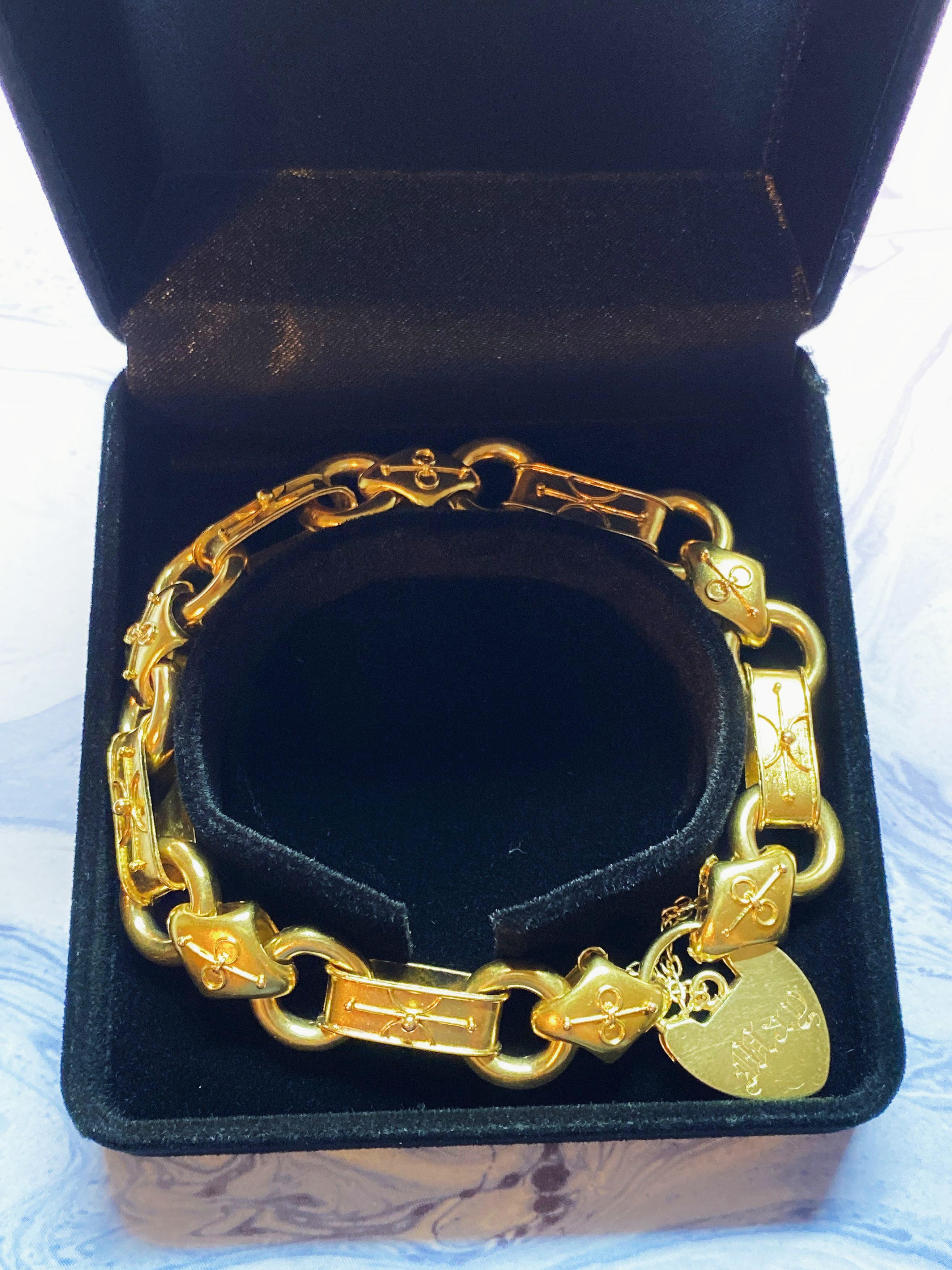 15 Karat Yellow Gold Antique Heart Padlock Bracelet 13