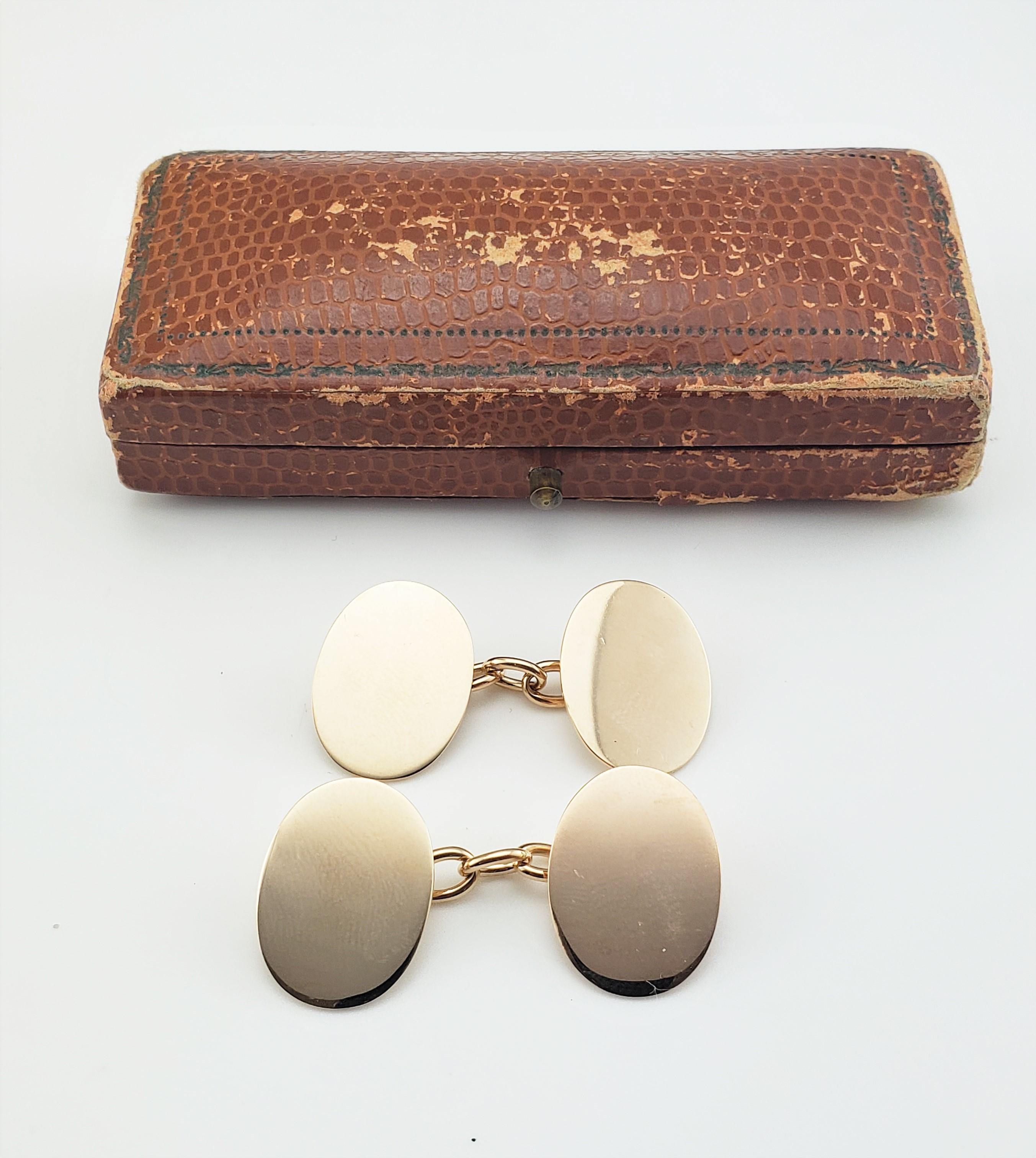 15 Karat Yellow Gold Cuff Links-

These elegant cufflinks are crafted in beautifully detailed 15K polished yellow gold.  Original case included.

Size:   19 mm  x  14  mm

Weight:  7.2 dwt. / 11.2 gr.

Stamped:  15 ct

Hallmark:  BASSE

Very good