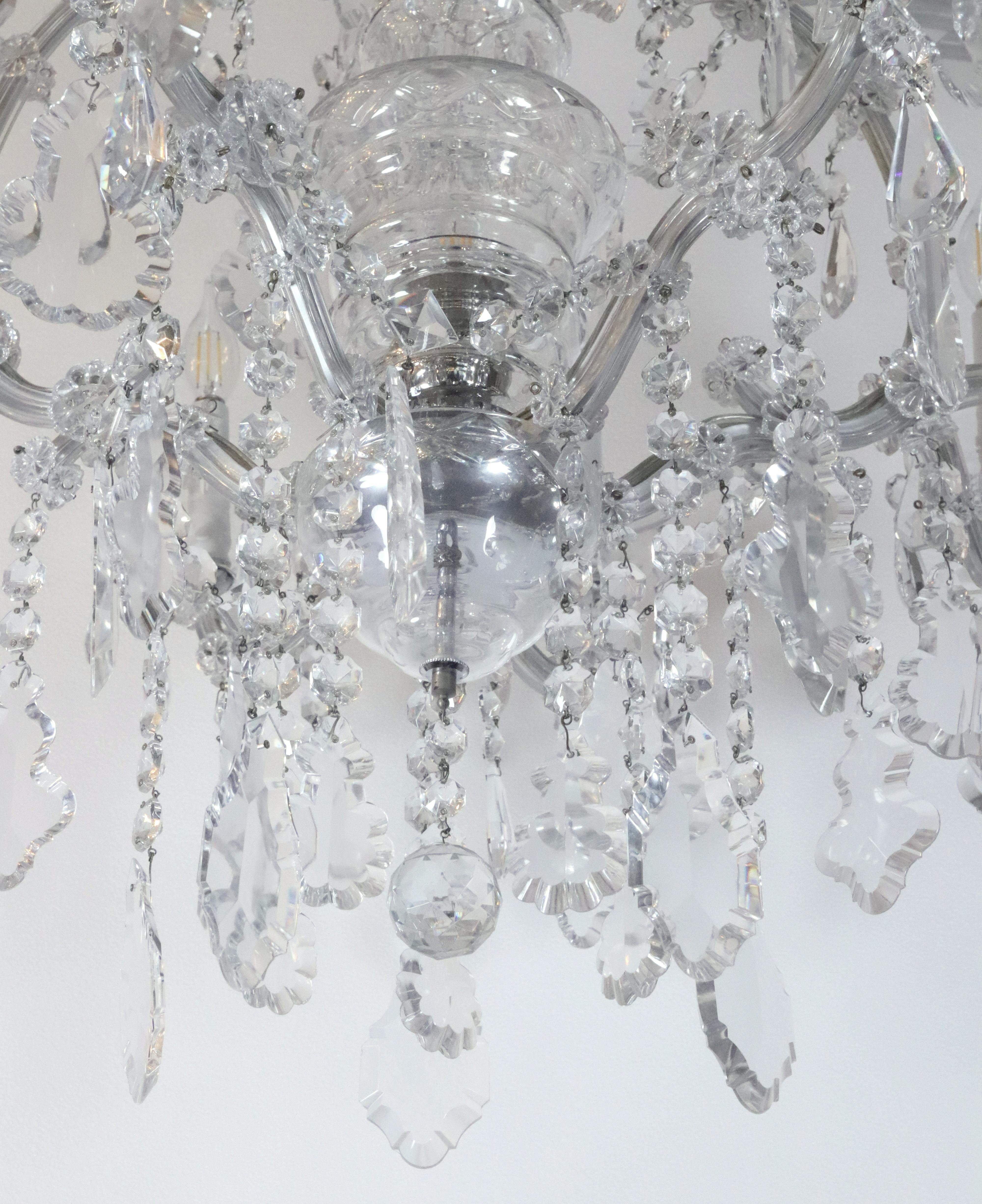 Lampadario di cristallo a 15 luci Marie Therese In condizioni buone in vendita a New York, NY