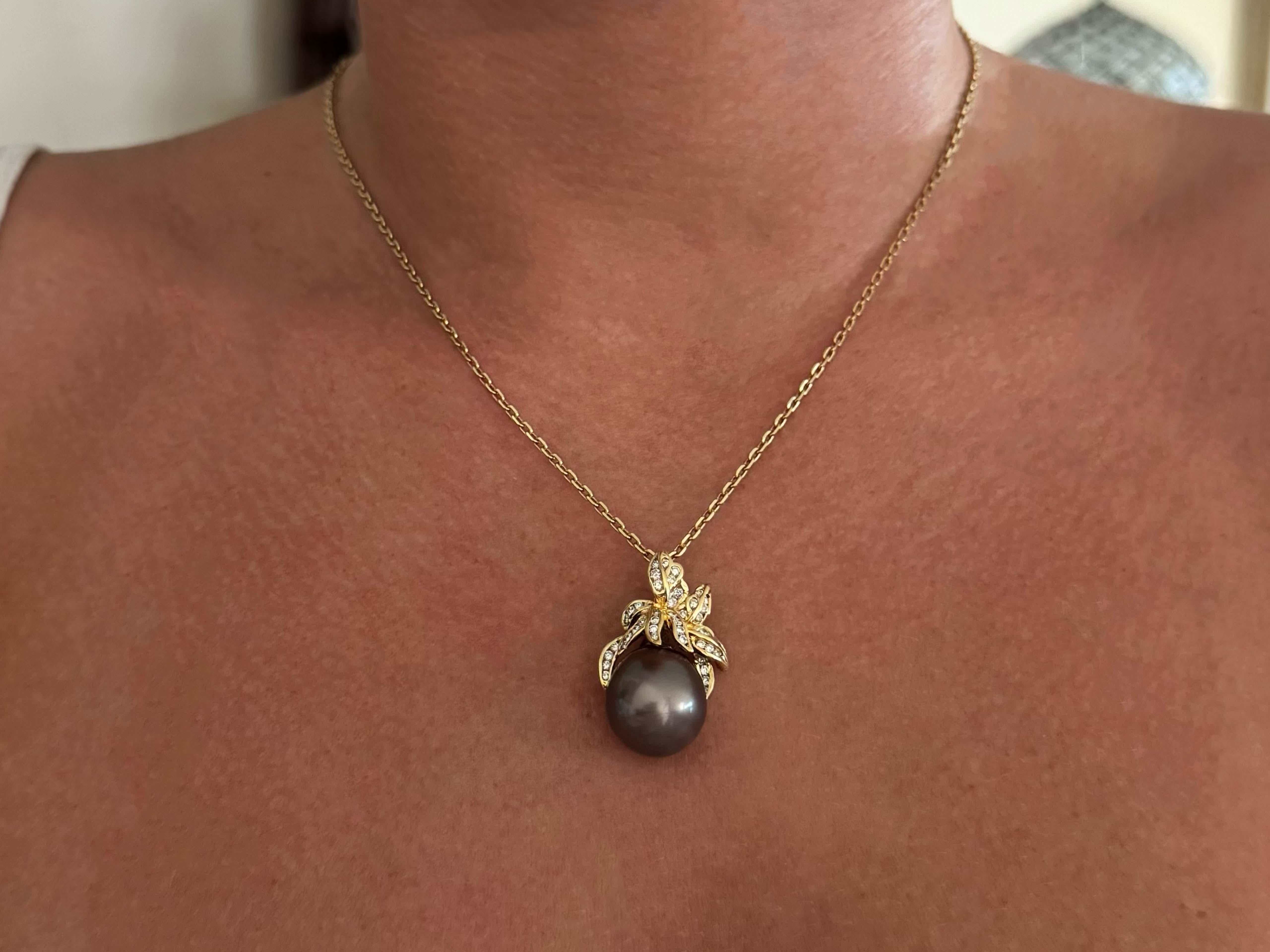 Spécifications de l'article :

Métal du collier : or jaune 18k

Poids total : 15,0 grammes

Longueur de la chaîne : 18