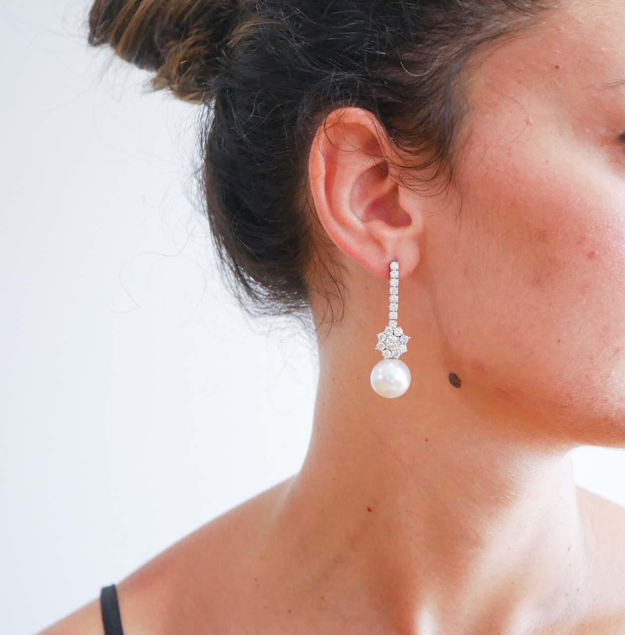 Taille brillant Boucles d'oreilles en perles de 15 mm, diamants, or blanc 14 carats. en vente