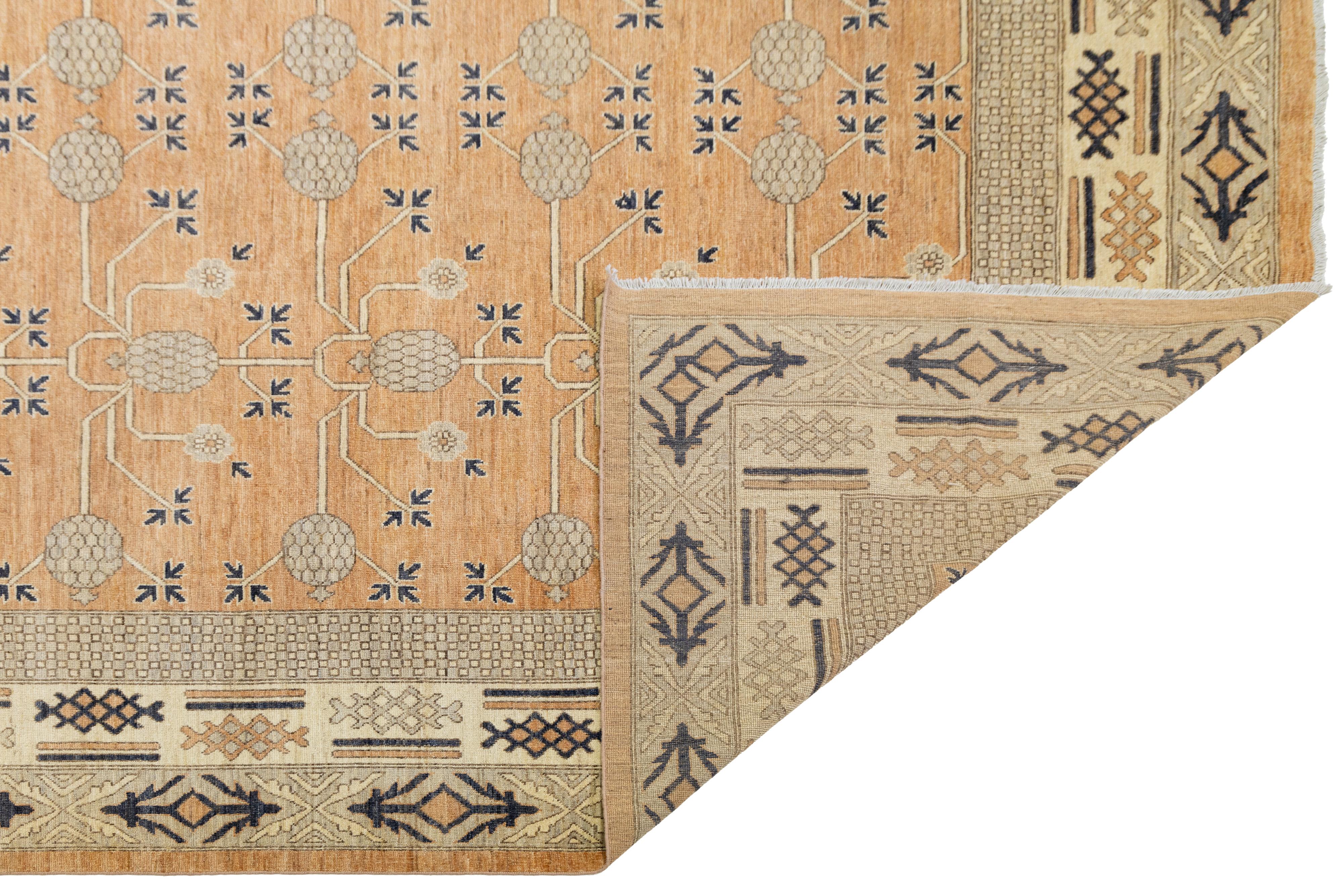 Afghan 15 x 19 Tapis moderne en laine de style Khotan, fait à la main, de couleur orange avec motif géométrique en vente