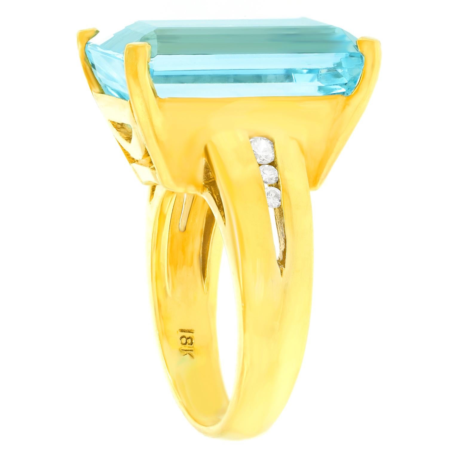 Emerald Cut 15.0 Carat Aquamarine and Diamond Ring For Sale