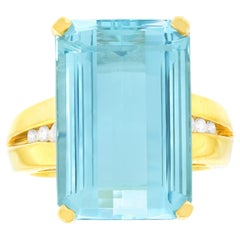 Vintage 15.0 Carat Aquamarine and Diamond Ring