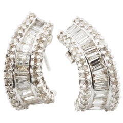 Clous d'oreilles en or blanc en forme de bois avec diamants baguettes et ronds de 1,50 carat