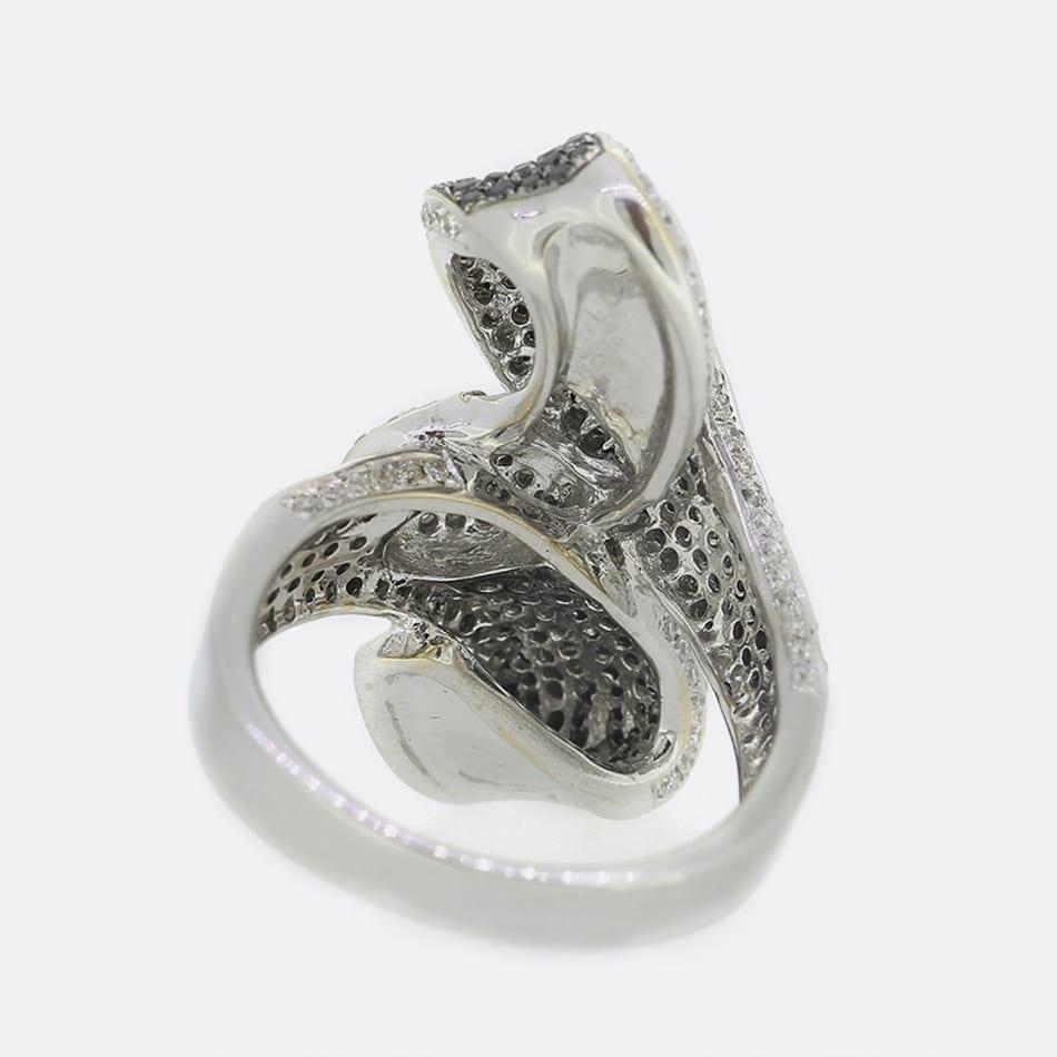 1.50 Carat Black and White Diamond Ribbon Ring In Good Condition In London, GB