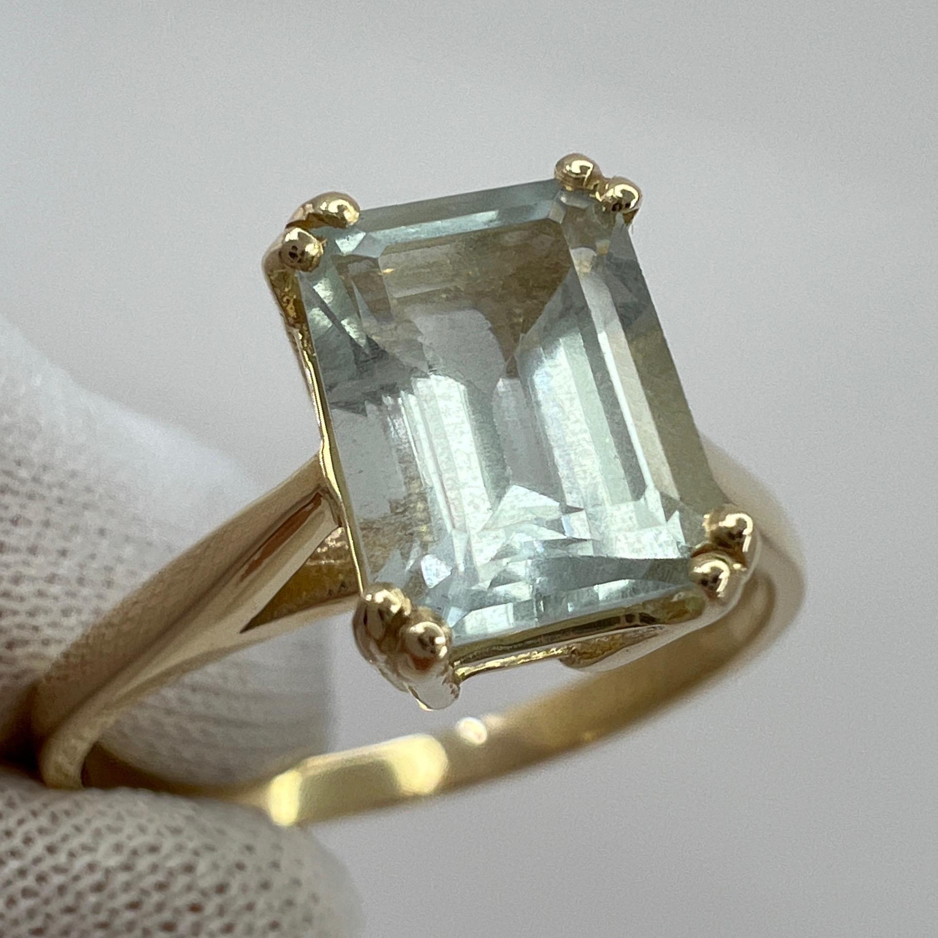 Taille émeraude 1.50 Carat Blue Aquamarine Emerald Octagon Cut Yellow Gold Solitaire Ring en vente