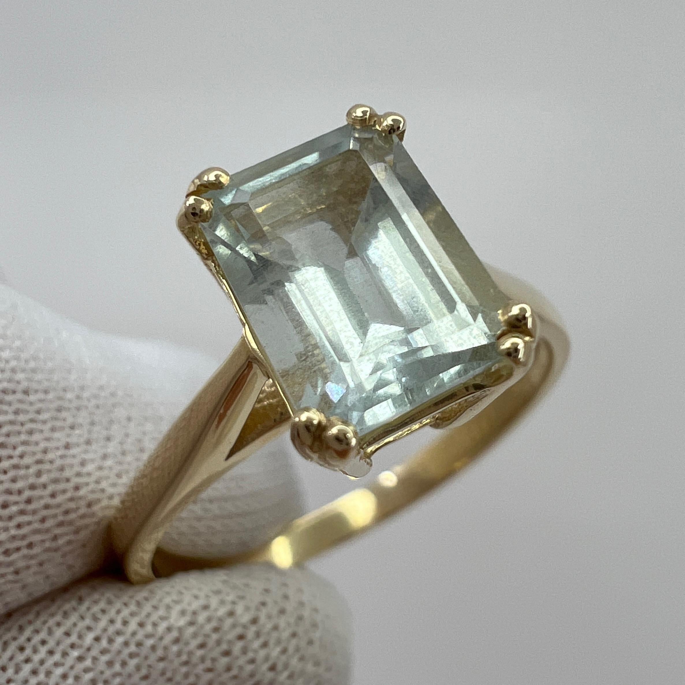 1.50 Carat Blue Aquamarine Emerald Octagon Cut Yellow Gold Solitaire Ring Unisexe en vente