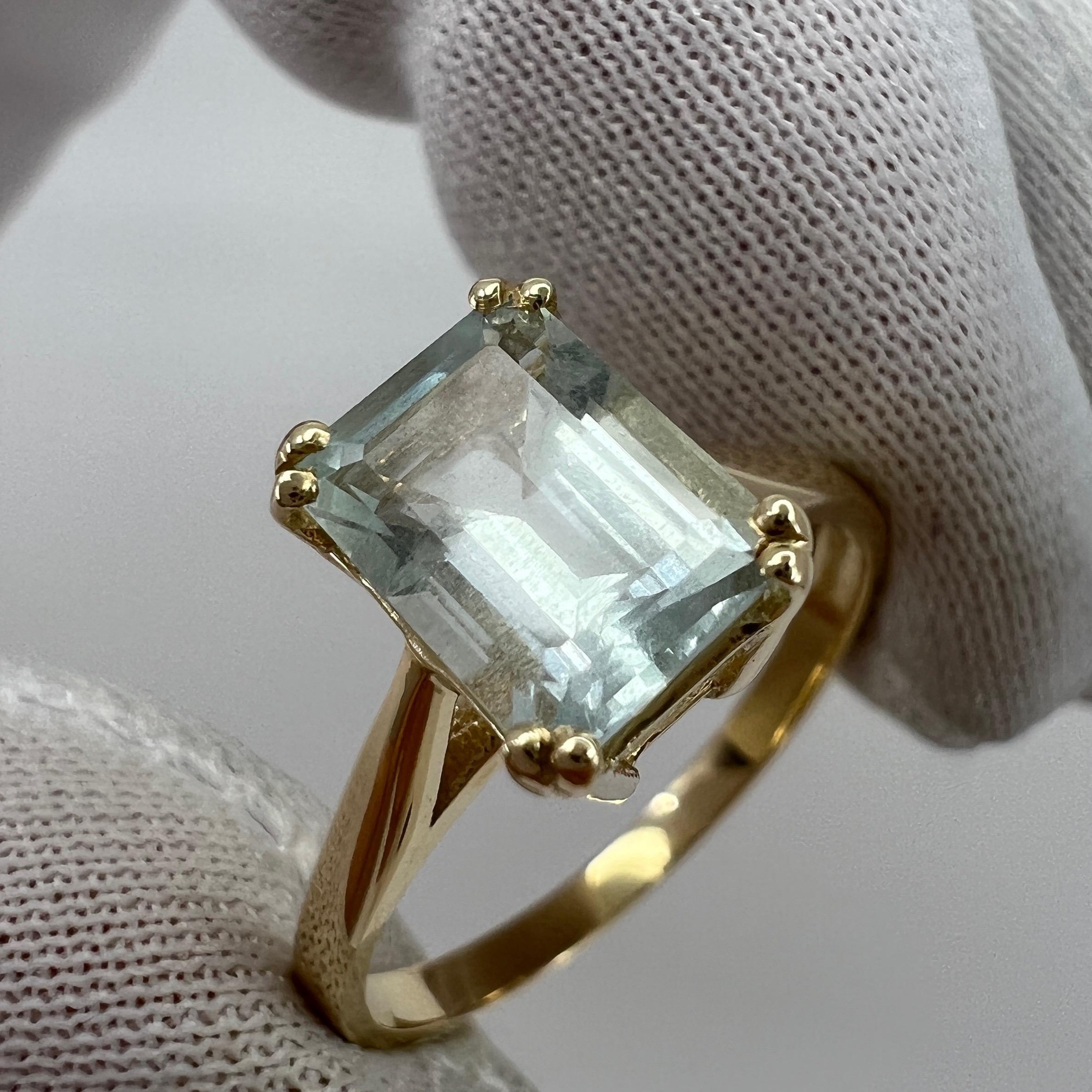 1.50 Carat Blue Aquamarine Emerald Octagon Cut Yellow Gold Solitaire Ring For Sale 1