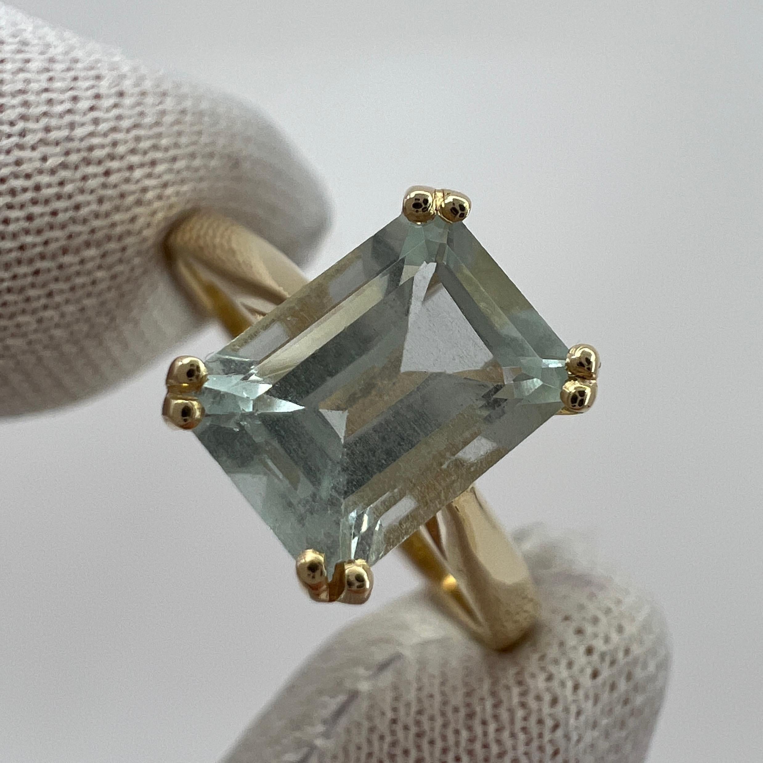 1.50 Carat Blue Aquamarine Emerald Octagon Cut Yellow Gold Solitaire Ring For Sale 3