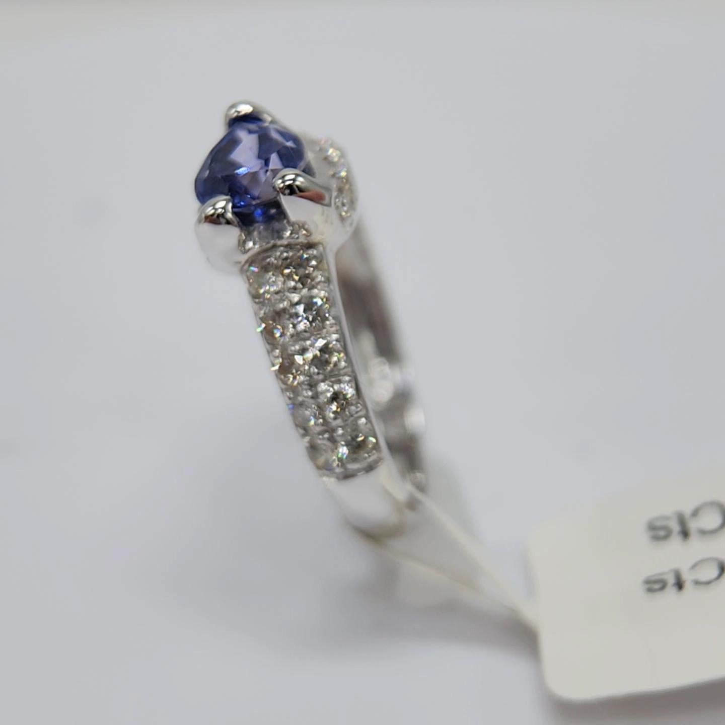 1.50 Carat Blue Sapphire  Ring 14 Karat White Gold with Diamonds. For Sale 6