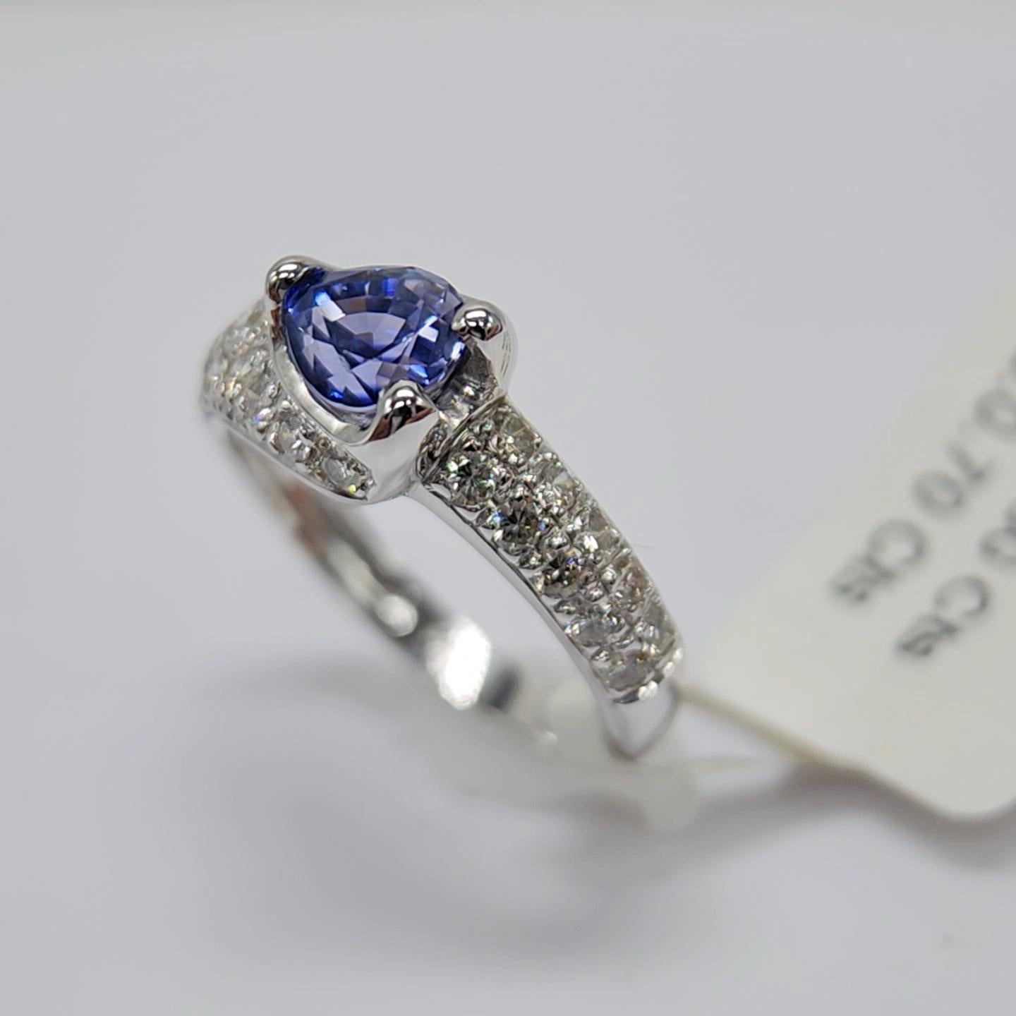 1.50 Carat Blue Sapphire  Ring 14 Karat White Gold with Diamonds. For Sale 7