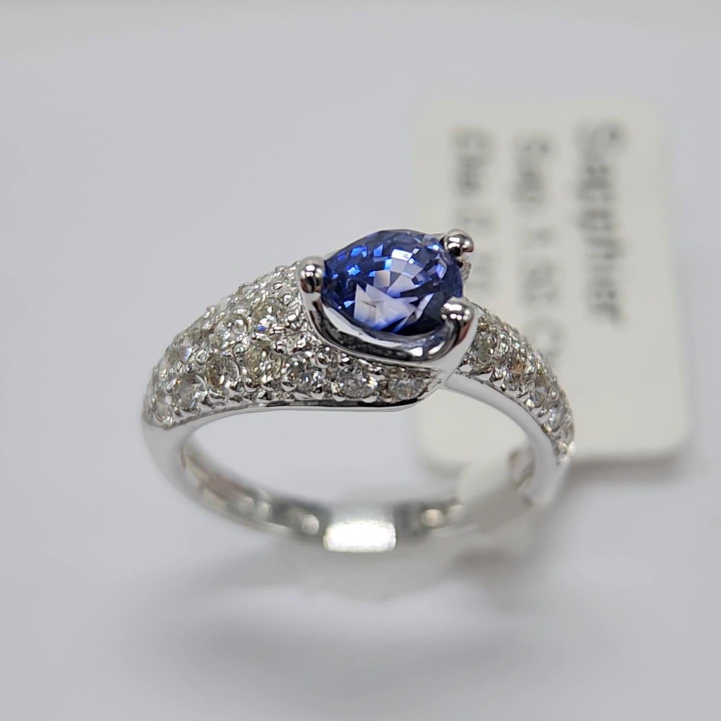 1.50 Carat Blue Sapphire  Ring 14 Karat White Gold with Diamonds. For Sale 9