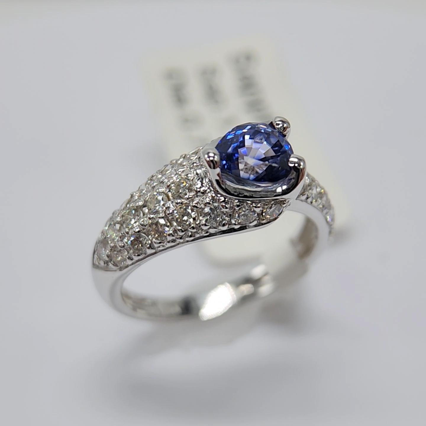 1.50 Carat Blue Sapphire  Ring 14 Karat White Gold with Diamonds. For Sale 10