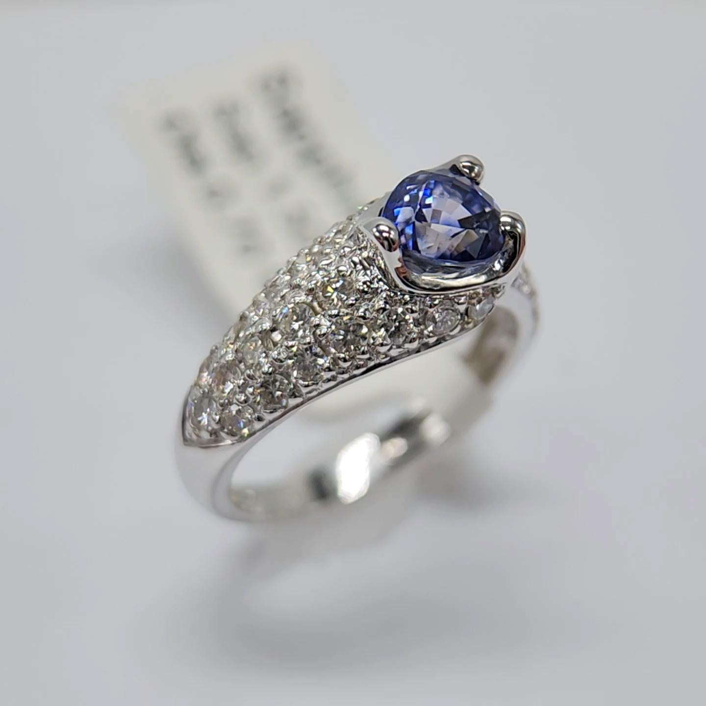 1.50 Carat Blue Sapphire  Ring 14 Karat White Gold with Diamonds. For Sale 11