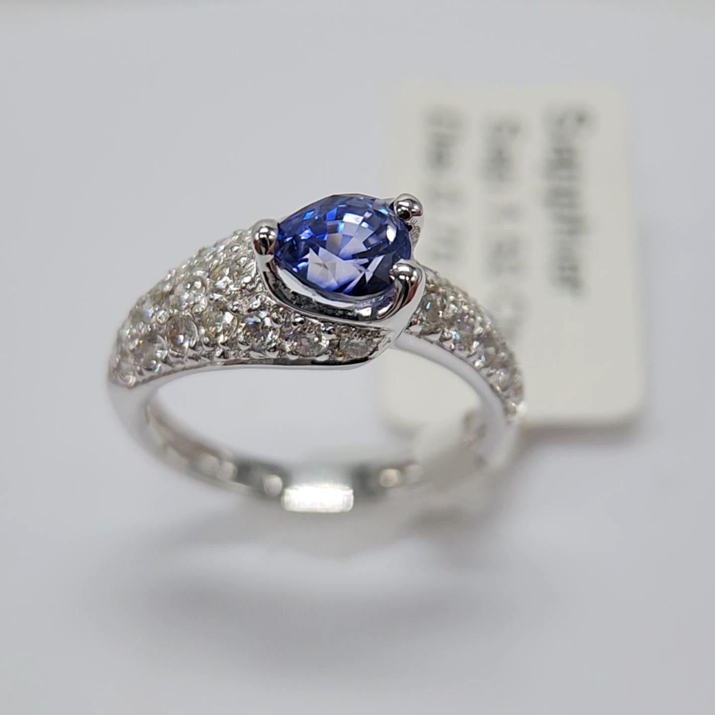 1.50 Carat Blue Sapphire  Ring 14 Karat White Gold with Diamonds. In New Condition For Sale In Brooklyn, NY