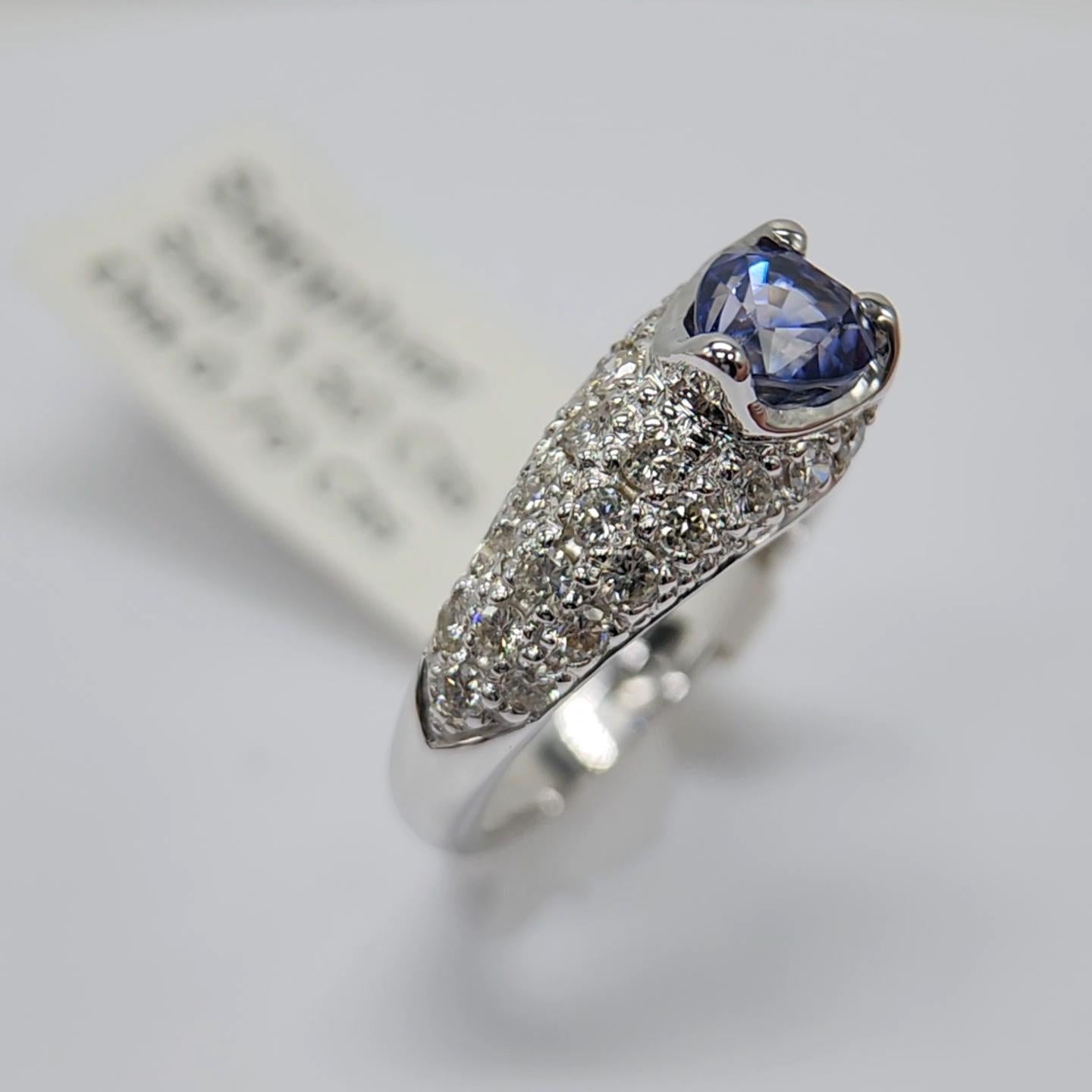 1.50 Carat Blue Sapphire  Ring 14 Karat White Gold with Diamonds. For Sale 1