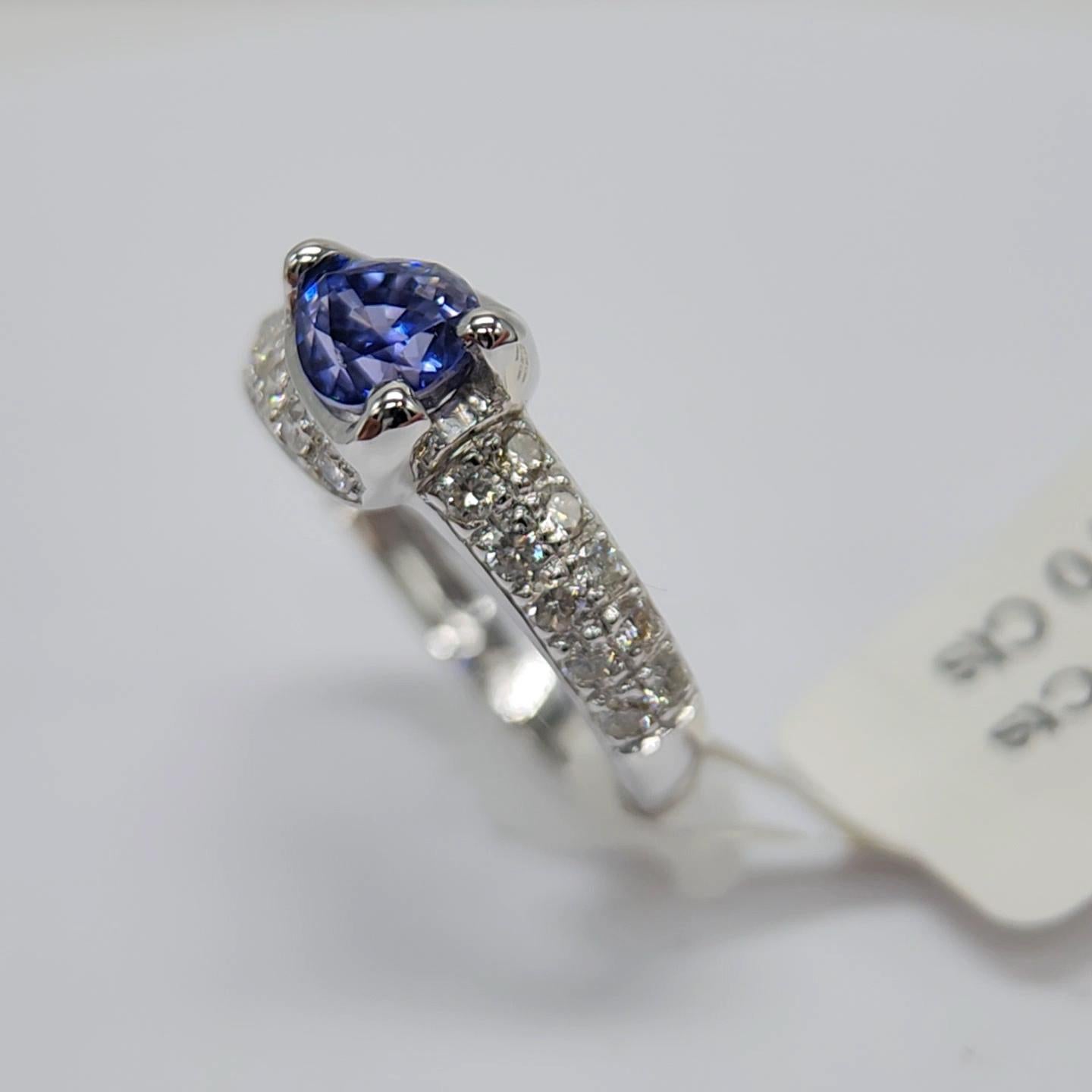 1.50 Carat Blue Sapphire  Ring 14 Karat White Gold with Diamonds. For Sale 5