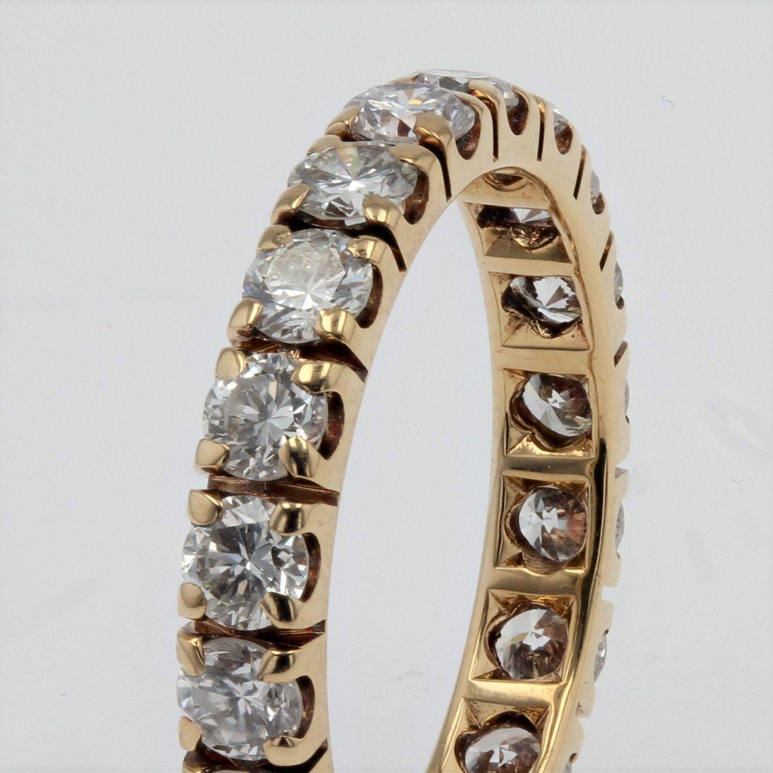 Women's 1, 50 Carat Brillant Cut Diamonds 18 Karat Yellow Gold Wedding Ring For Sale
