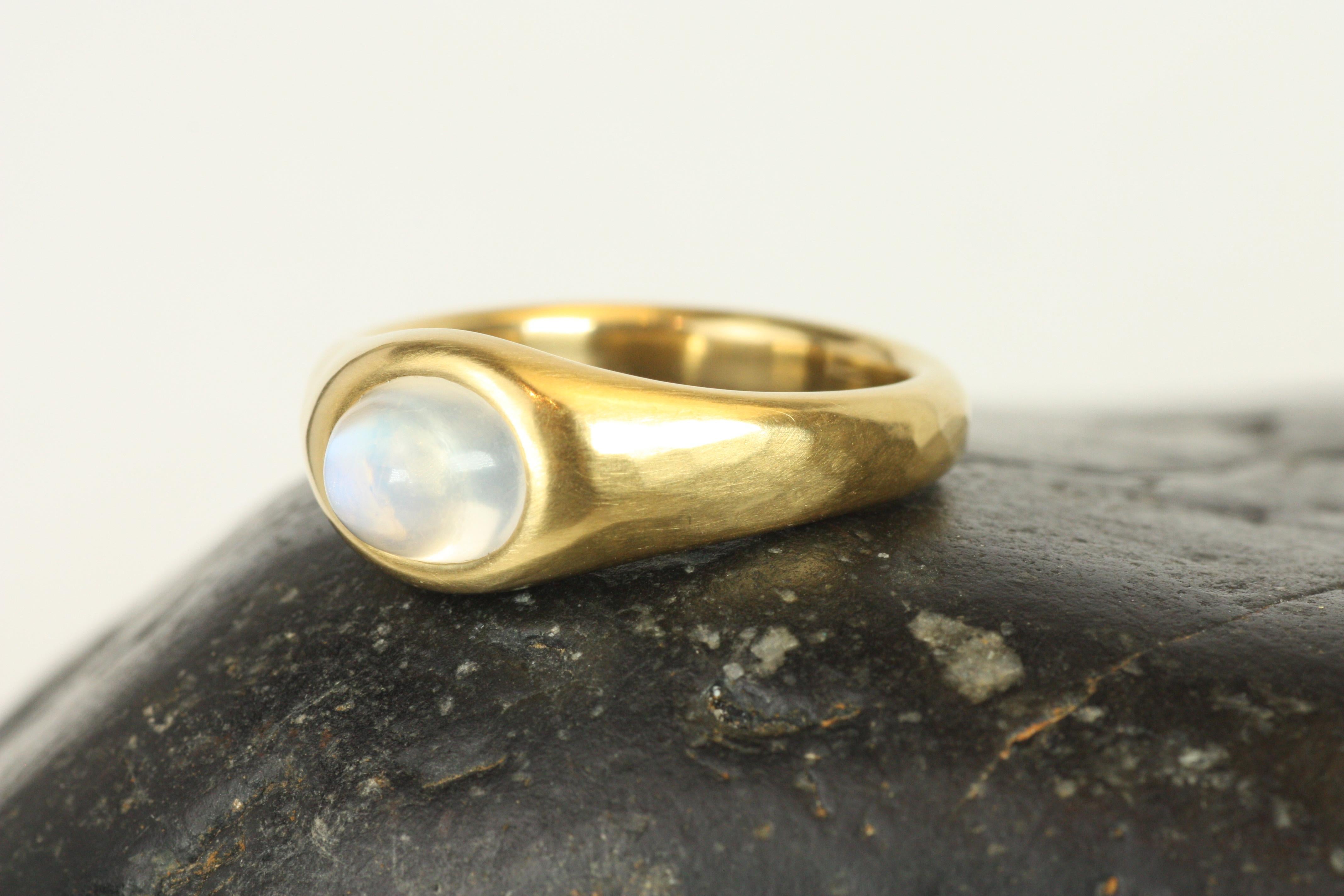 1.50 Carat Cabochon Rainbow Moonstone Gypsy Ring in 22K Yellow Gold Handmade In New Condition For Sale In Santa Monica, CA