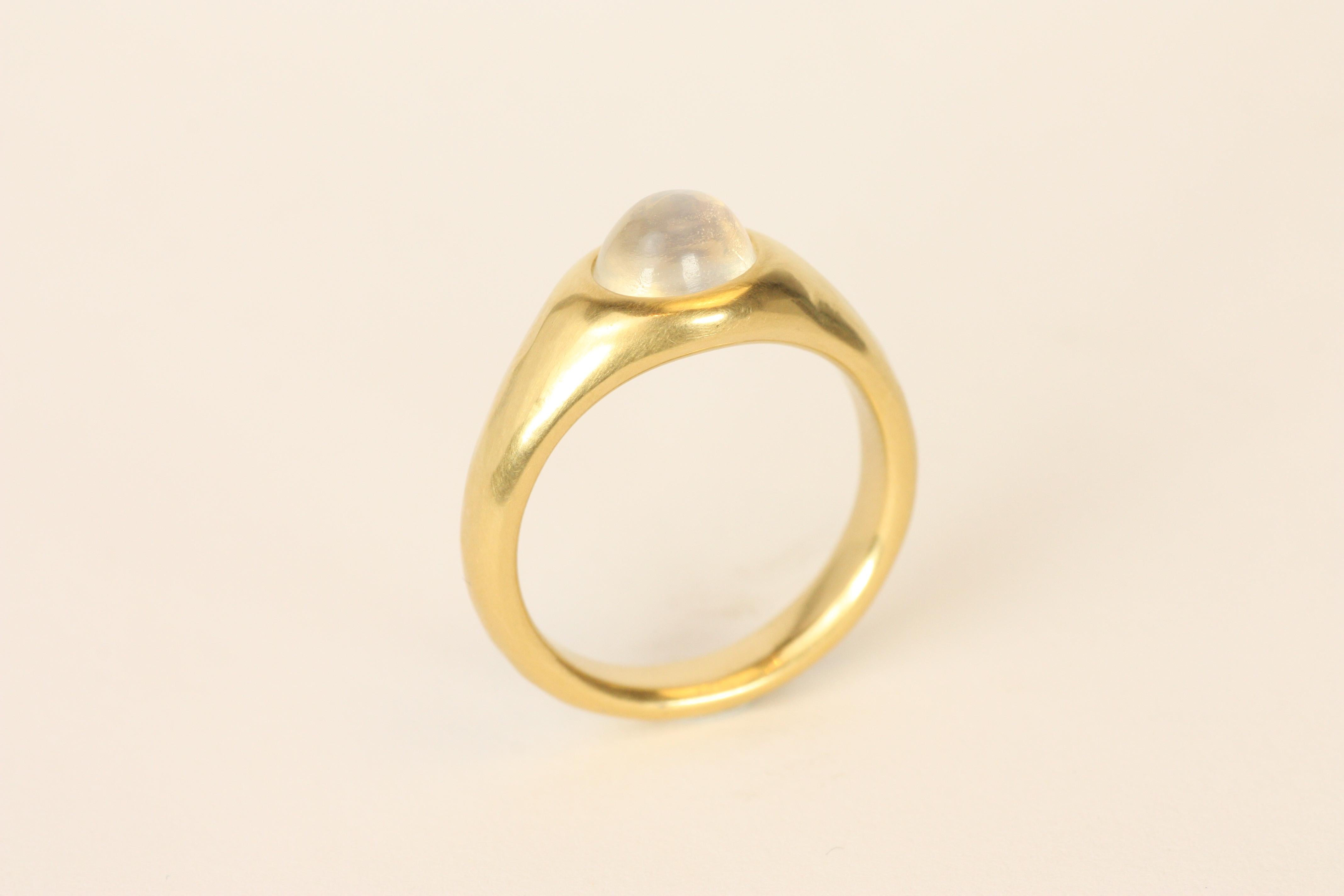1.50 Carat Cabochon Rainbow Moonstone Gypsy Ring in 22K Yellow Gold Handmade For Sale 2