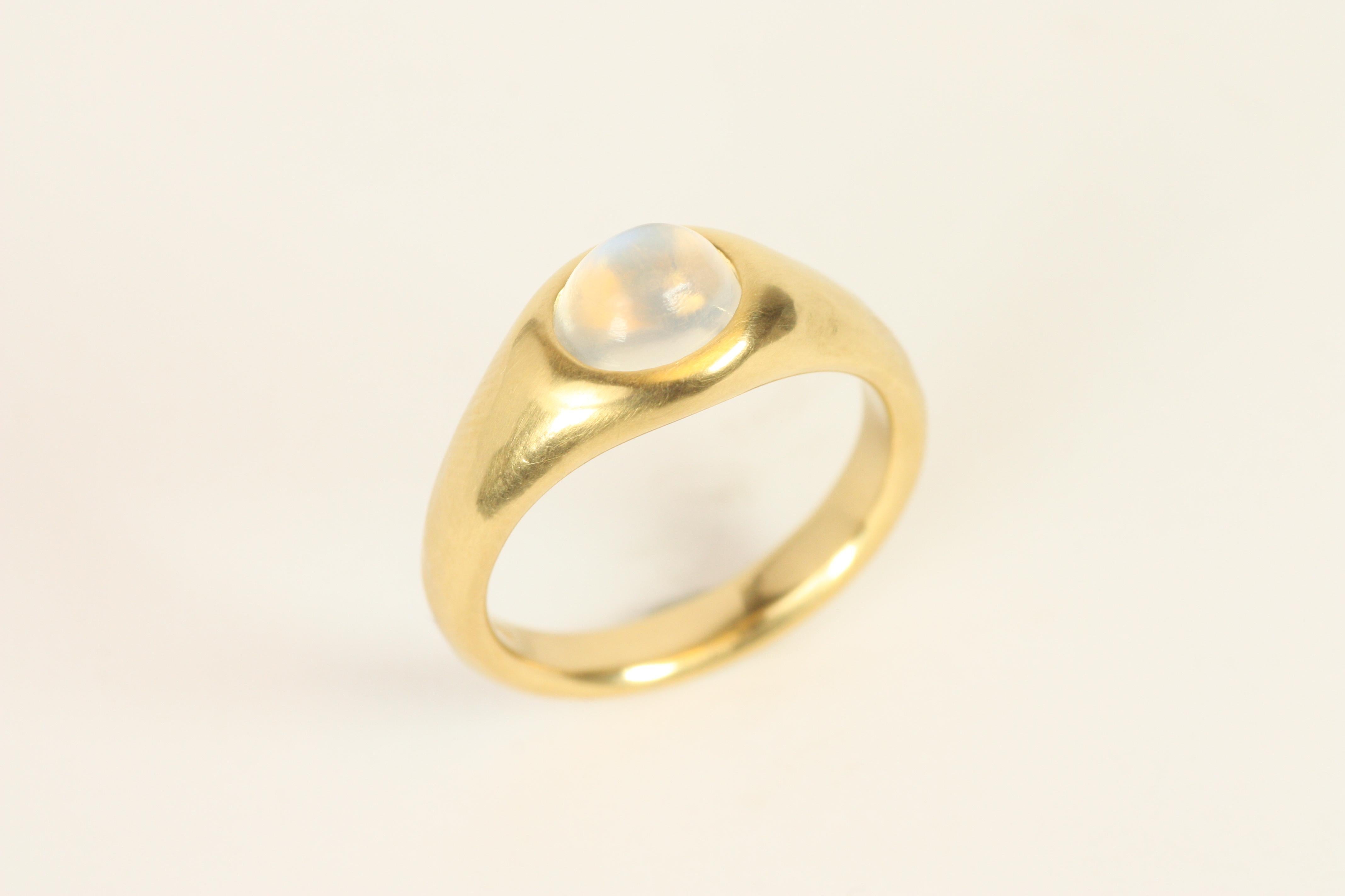 1.50 Carat Cabochon Rainbow Moonstone Gypsy Ring in 22K Yellow Gold Handmade For Sale 3