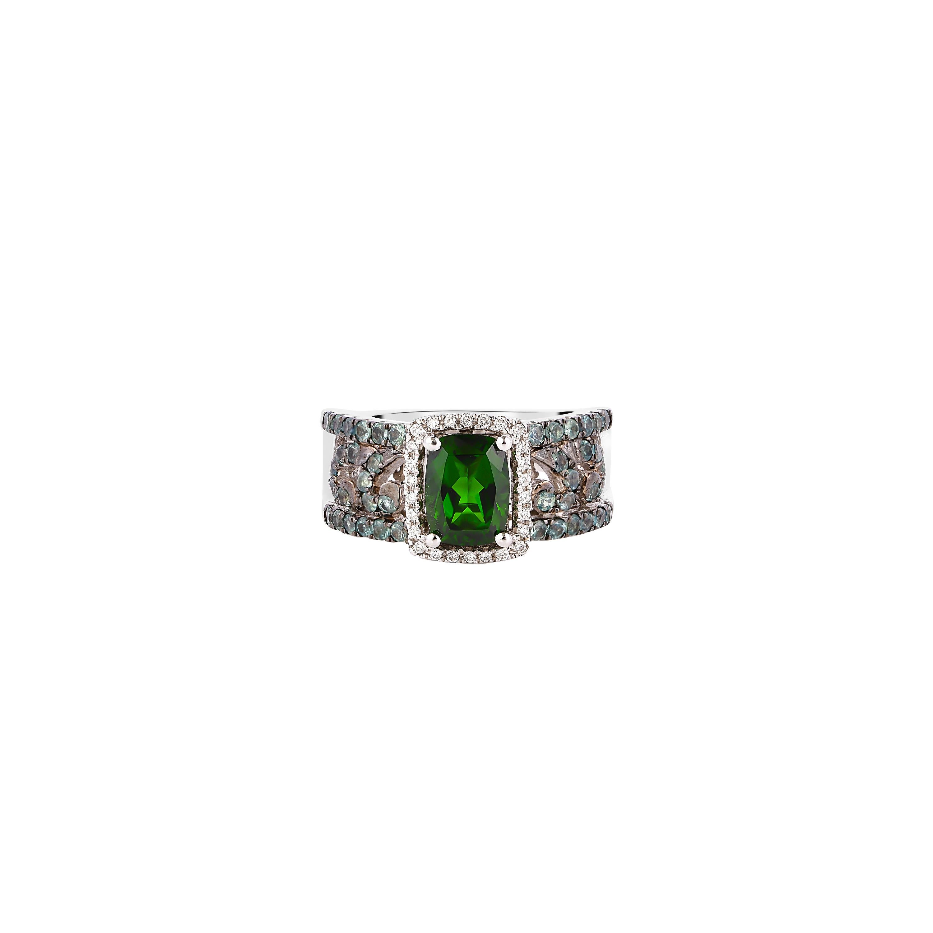 Cushion Cut 1.50 Carat Chrome Diopside Ring in 14 Karat White Gold For Sale