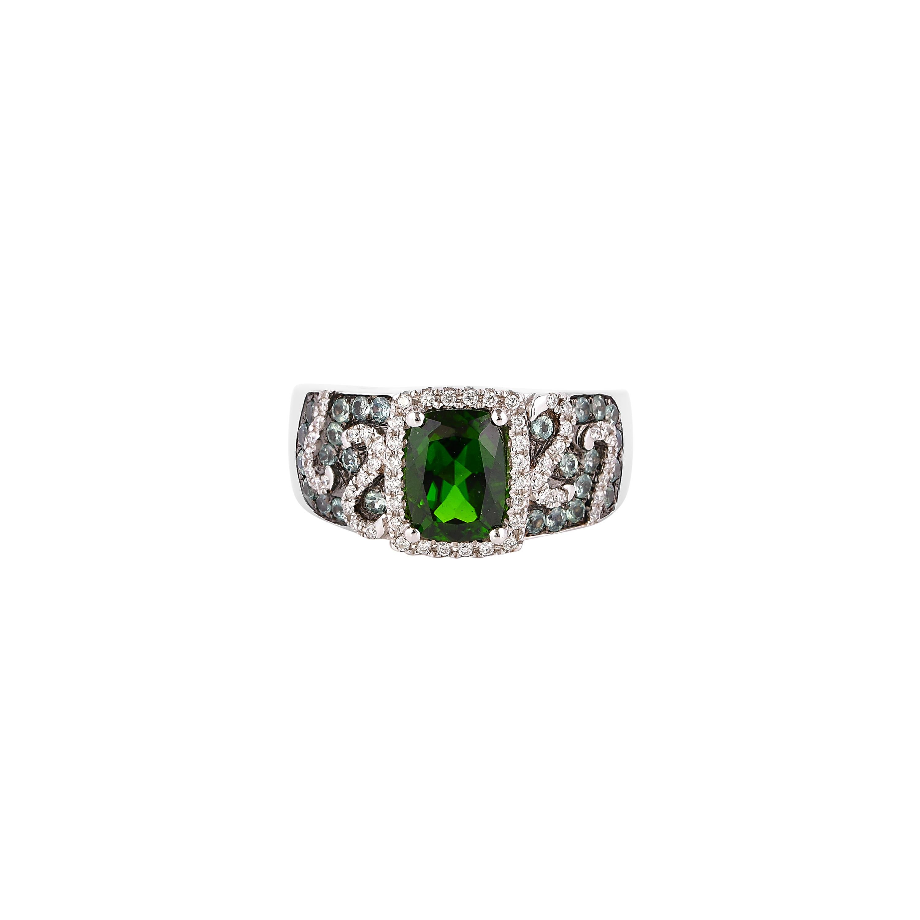 Cushion Cut 1.50 Carat Chrome Diopside Ring in 14 Karat White Gold For Sale