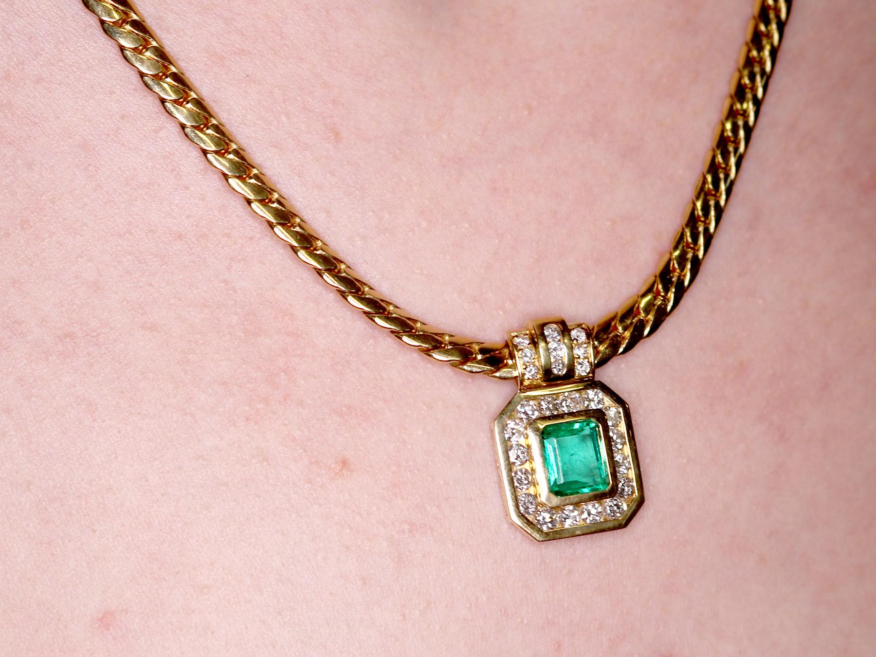 1.50 Carat Colombian Emerald 1.38 Carat Diamond Yellow Gold Necklace 8