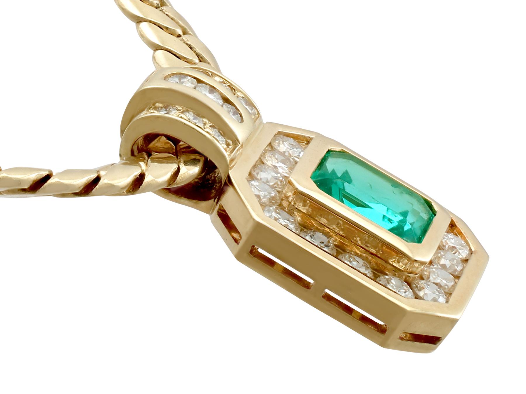 Women's or Men's 1.50 Carat Colombian Emerald 1.38 Carat Diamond Yellow Gold Necklace