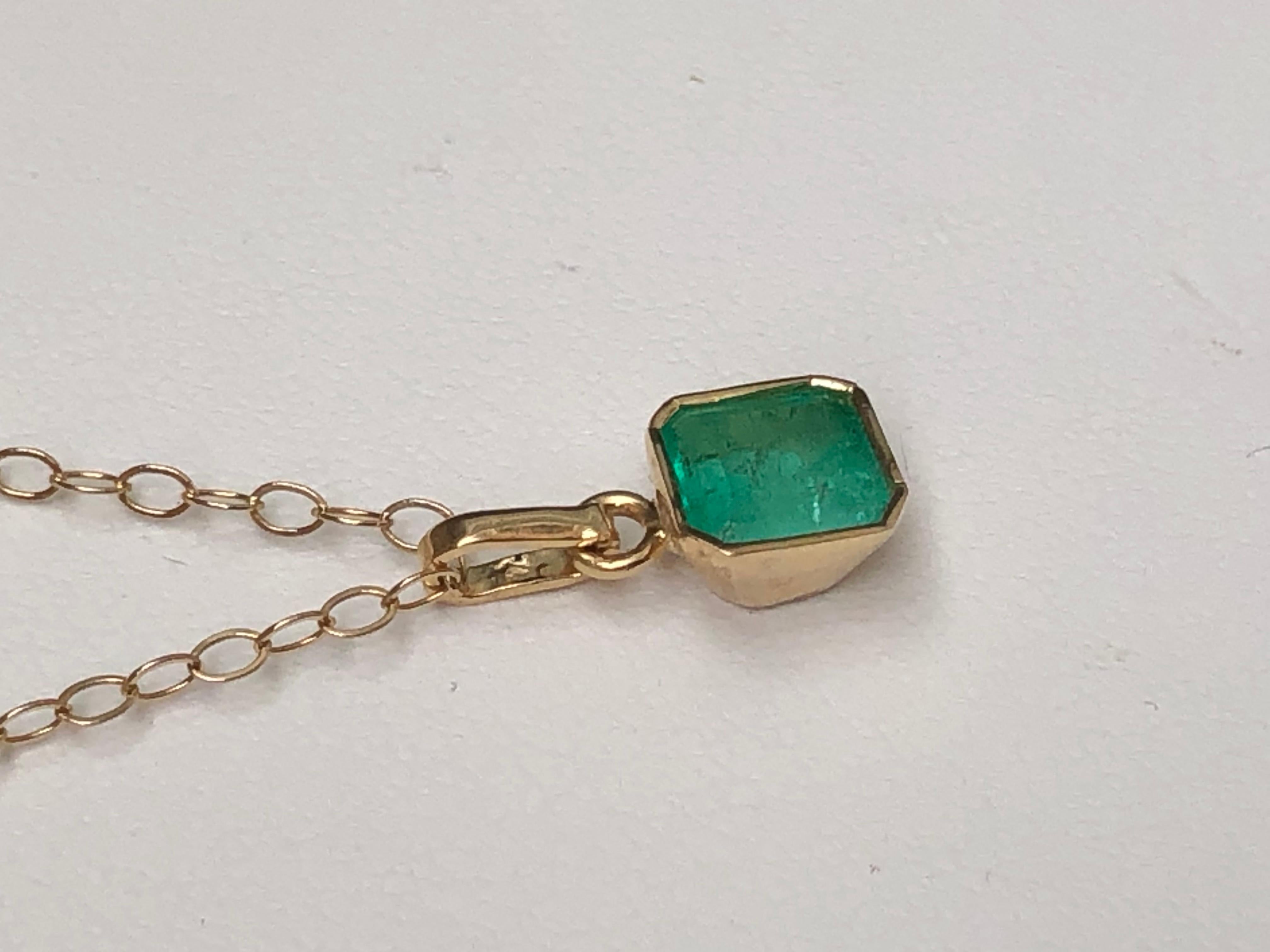 1.50 Carat Colombian Natural Green Emerald Solitaire Charm Pendant 18 Karat
Primary Stones: Natural Colombian Emerald
Shape or Cut : Emerald Cut
Average Color/Clarity : Medium Green Color 100% NATURAL/ Clarity VS
Total Emerald Weight : 1.50 carats