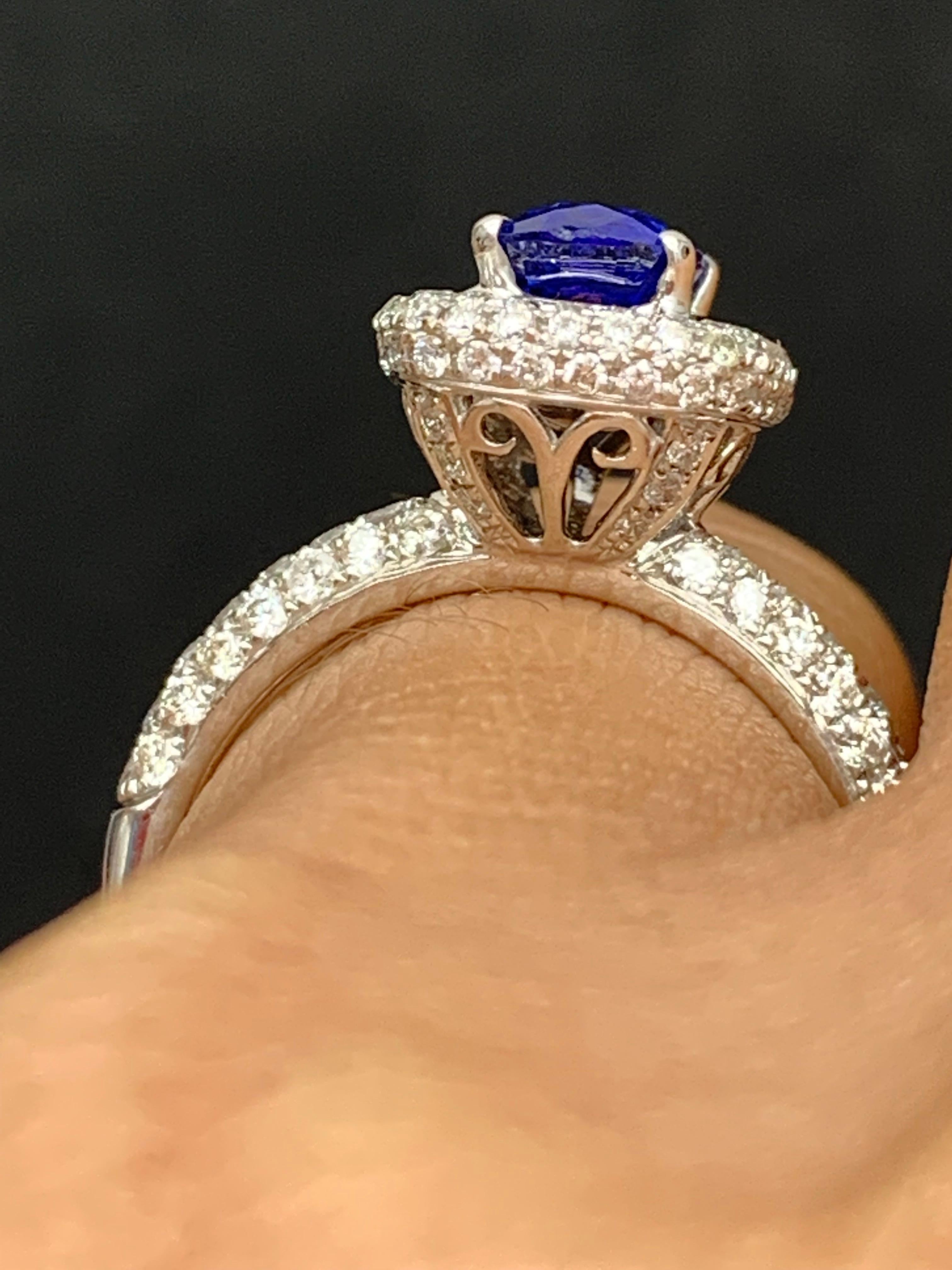 1.50 Carat Cushion Cut Blue Sapphire and Diamond 18K White Gold Cocktail Ring For Sale 5