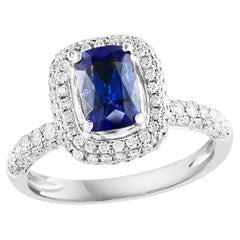Anello da cocktail in oro bianco 18 carati con zaffiro blu e diamante da 1,50 carati con taglio a cuscino