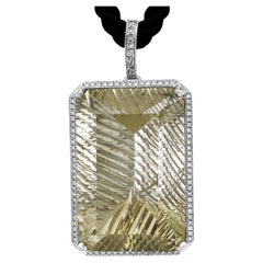 Pendentif en or blanc 150 carats avec quartz doré et diamants taillés sur-mesure