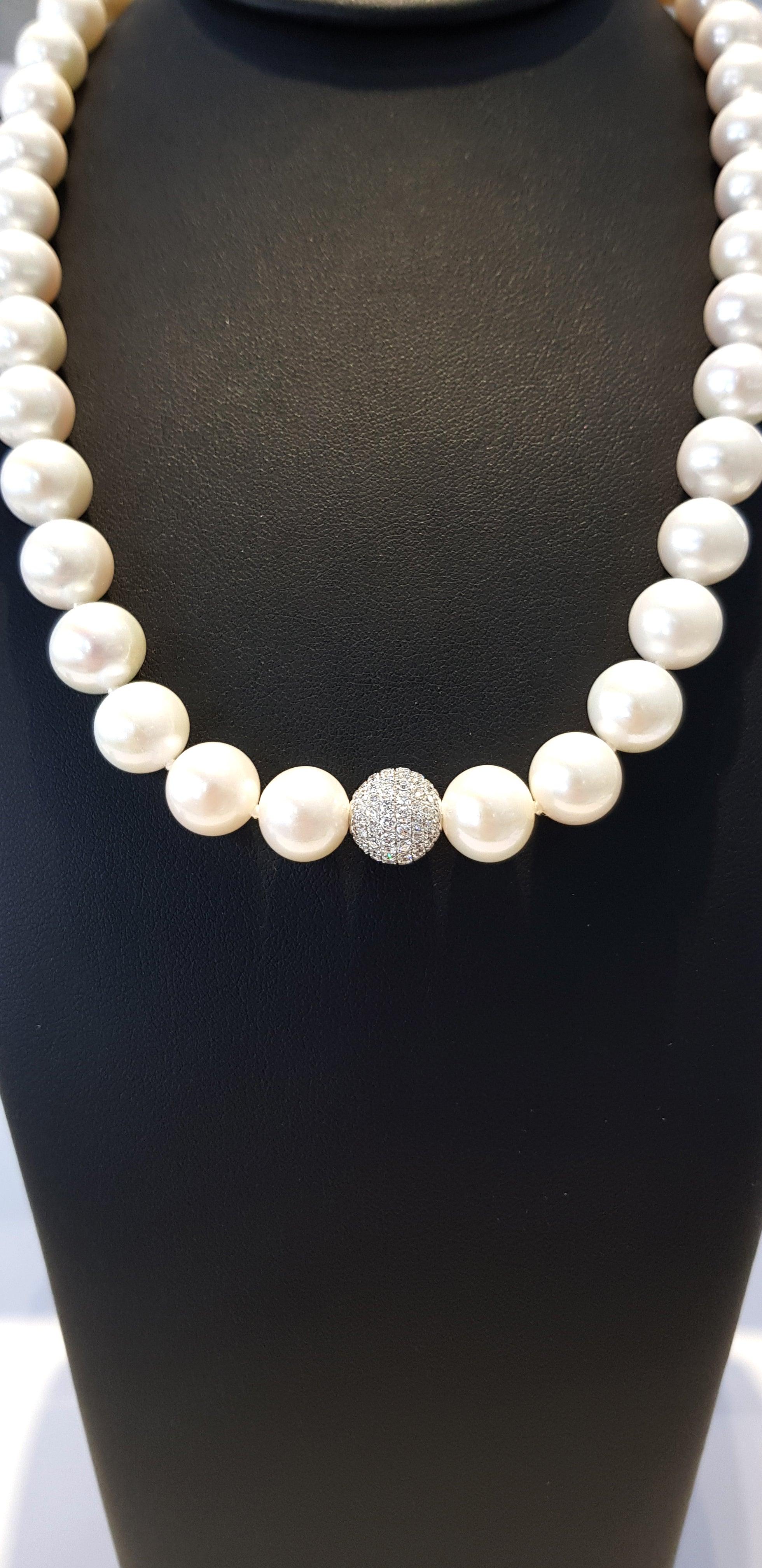 1.50 Carat Diamond Ball 18 Karat White Gold Fresh Water Pearl Bead Necklace For Sale 6