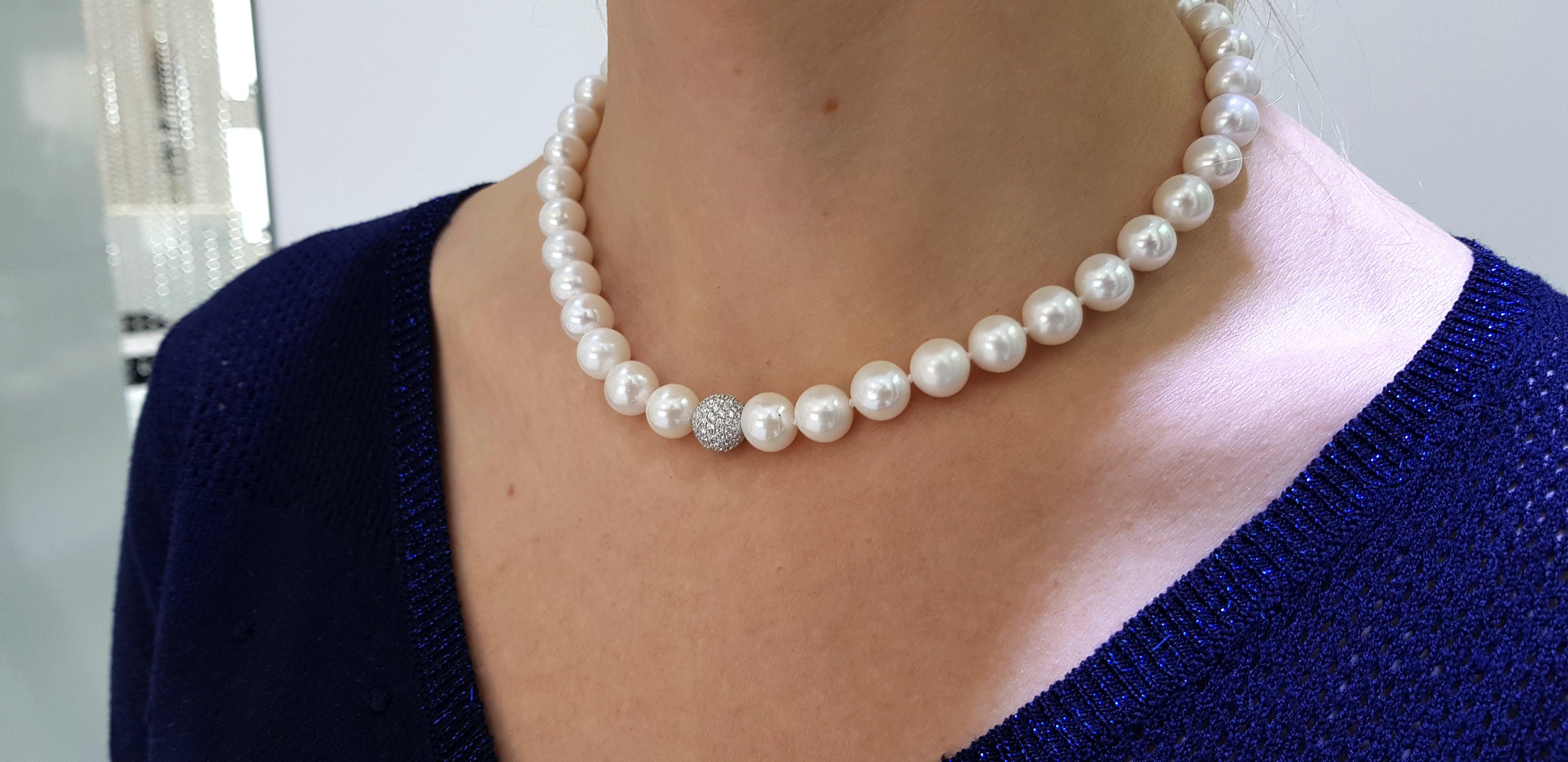 1.50 Carat Diamond Ball 18 Karat White Gold Fresh Water Pearl Bead Necklace For Sale 10