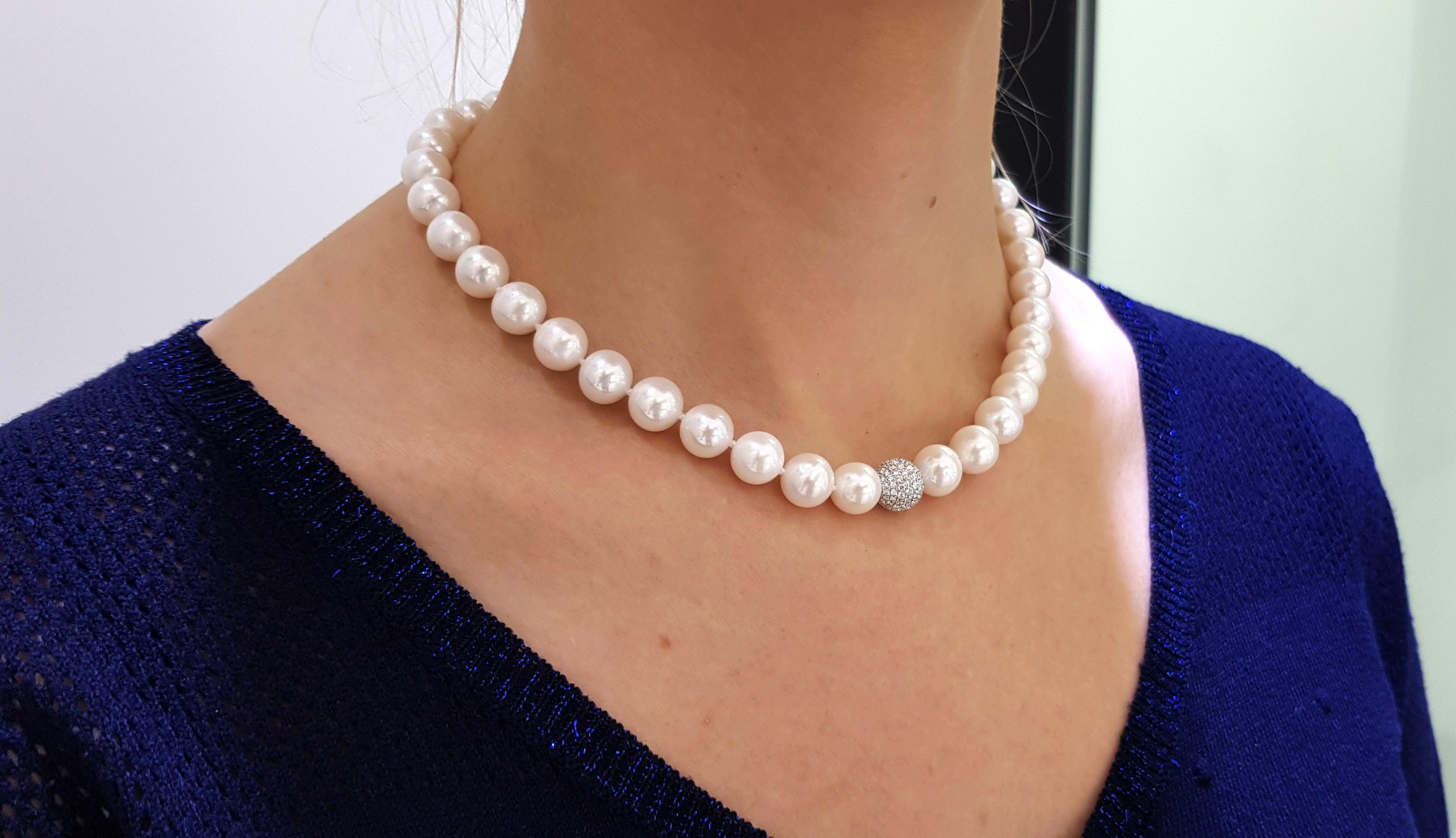 1.50 Carat Diamond Ball 18 Karat White Gold Fresh Water Pearl Bead Necklace For Sale 12