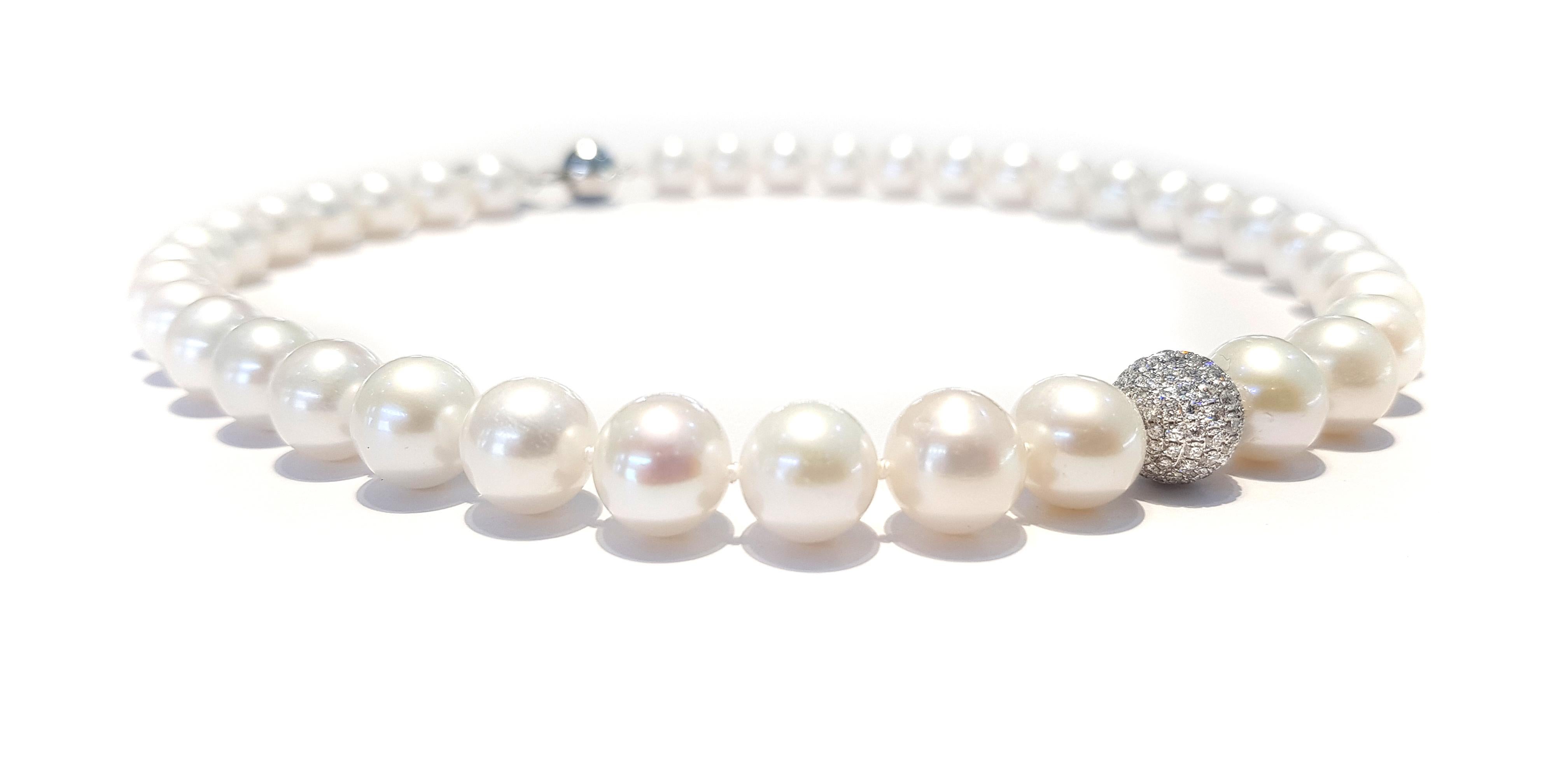 Modern 1.50 Carat Diamond Ball 18 Karat White Gold Fresh Water Pearl Bead Necklace For Sale